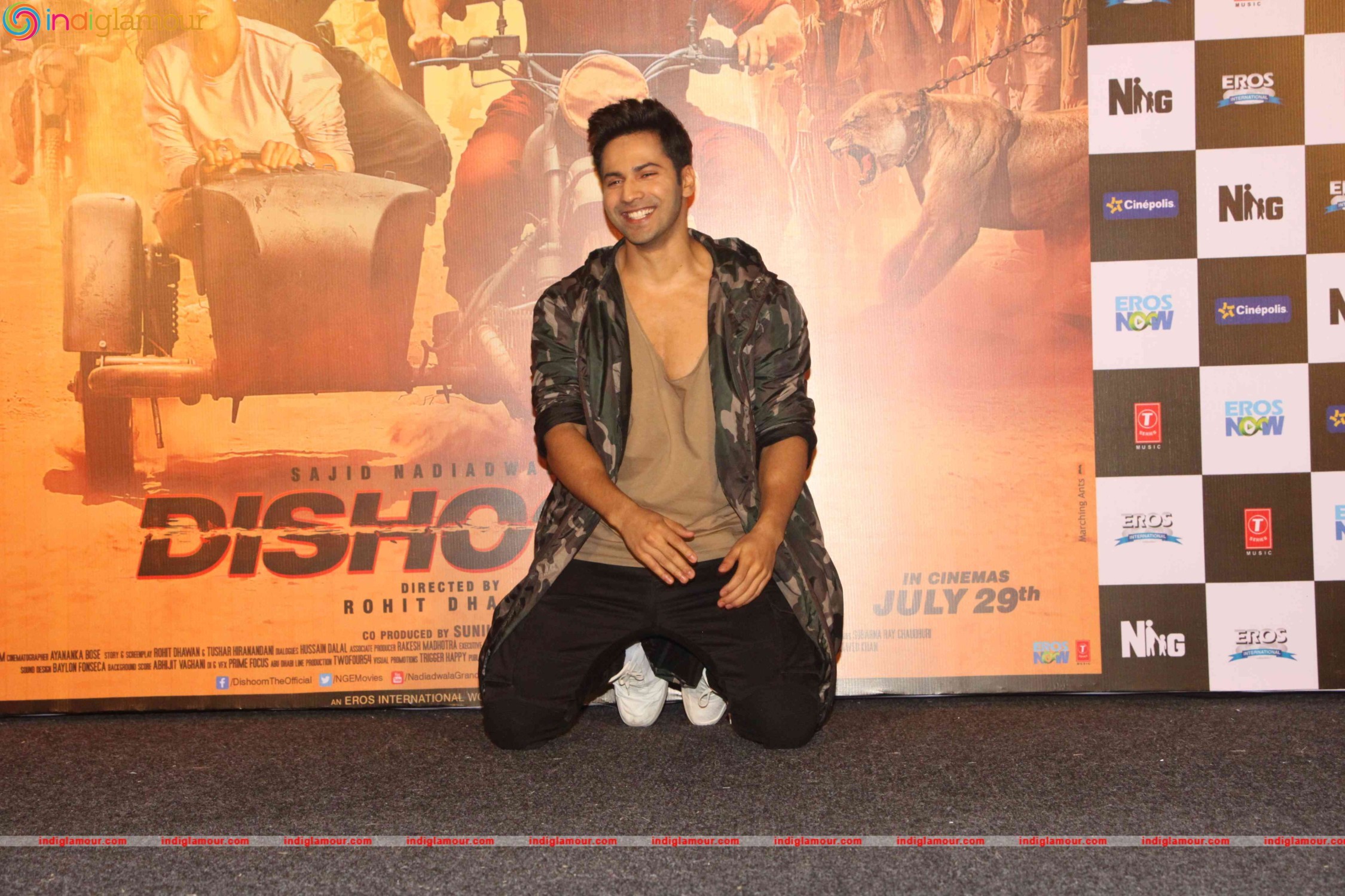 John Abraham and Varun Dhawan Interact with their Fans Event hd photo