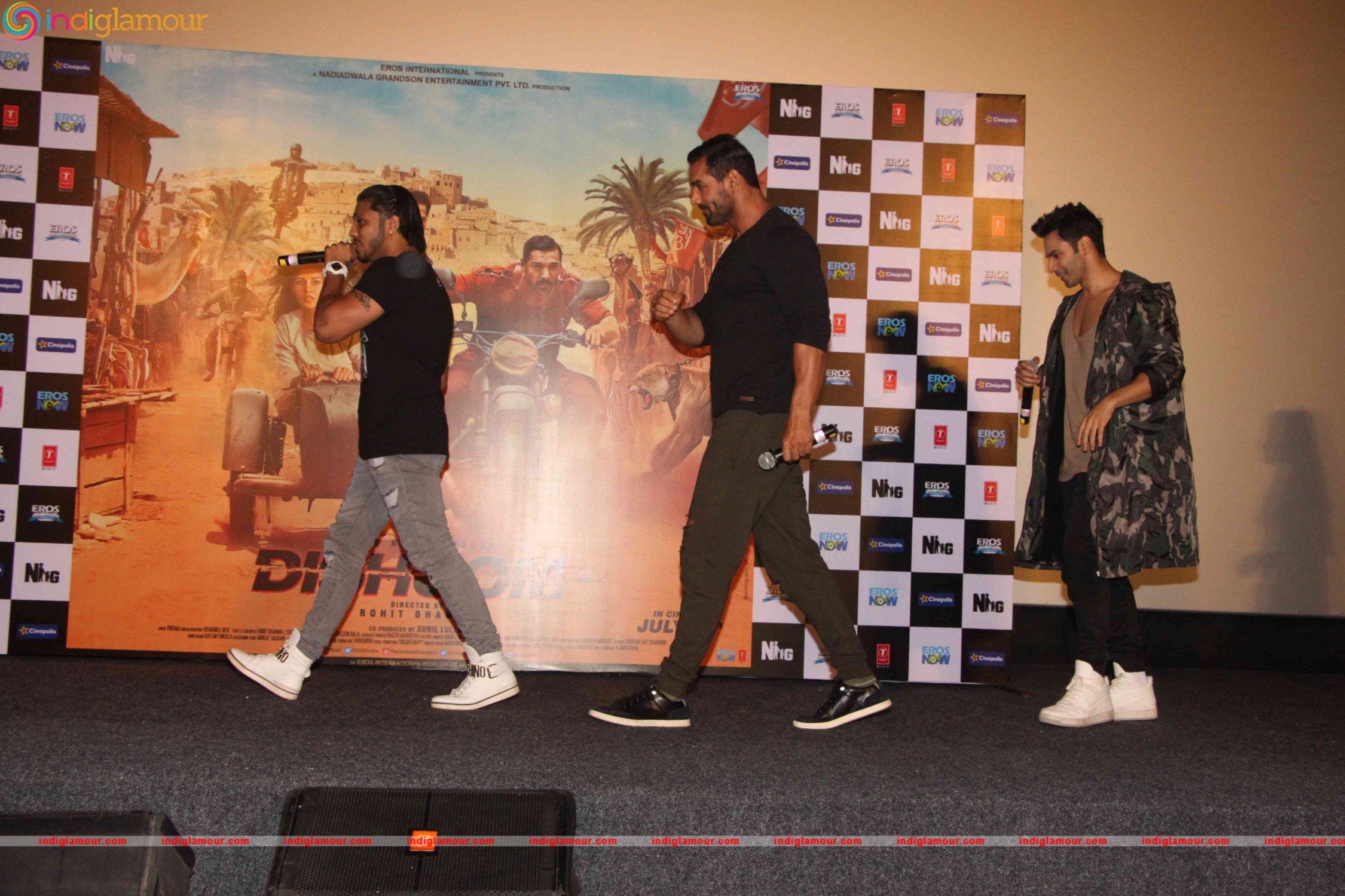 John Abraham and Varun Dhawan Interact with their Fans Event hd photo