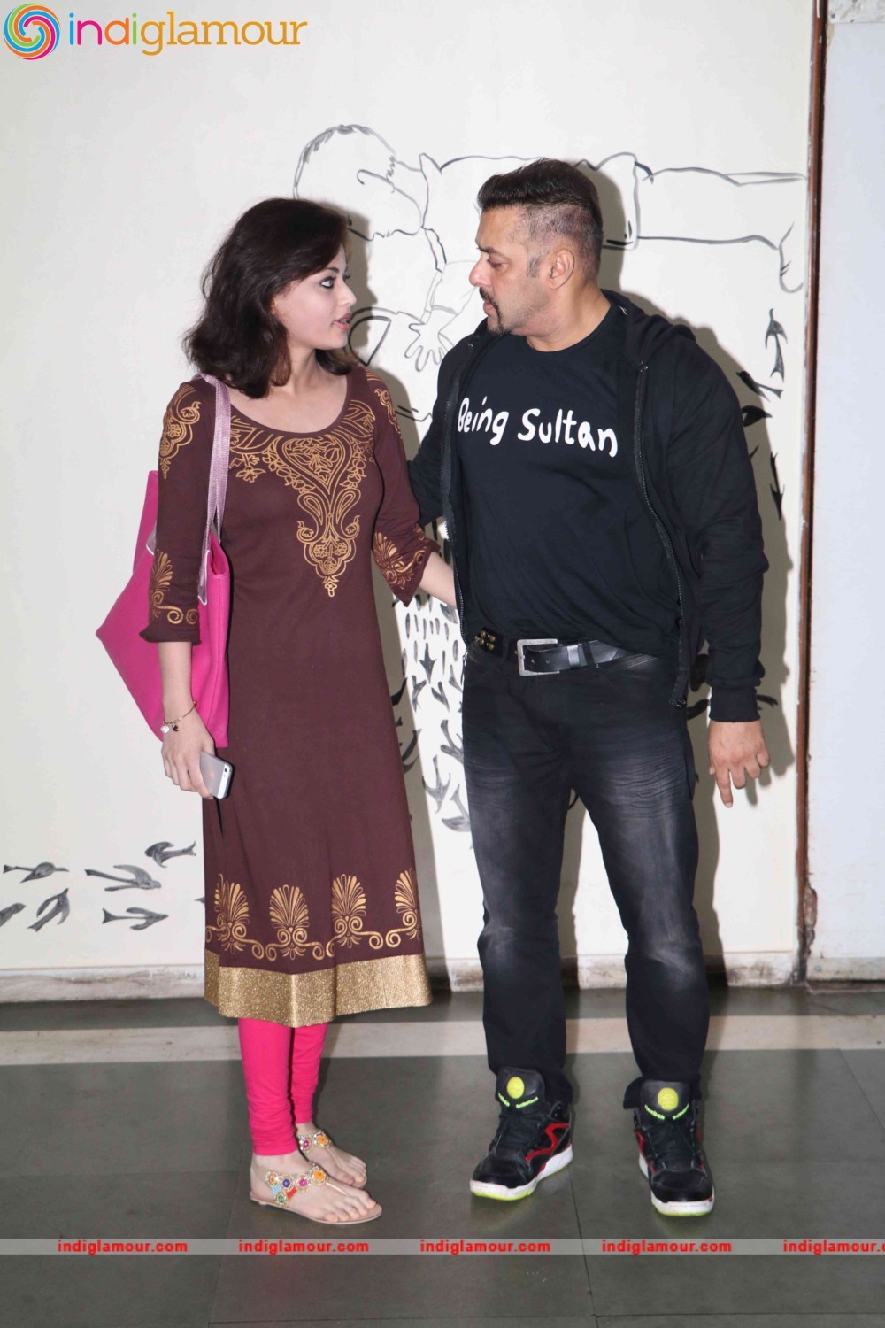 Salman Khan Attend Actor Daisy Shah Debut Play Begum Jaan Event hd photo