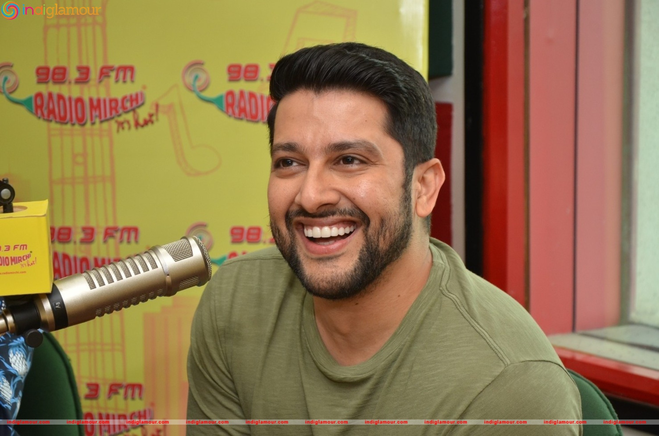 Vivek Oberoi,Ritesh Deshmukh,Aftab Shivdasani and Urvashi Rautela at Radio Mirchi Event hd photo