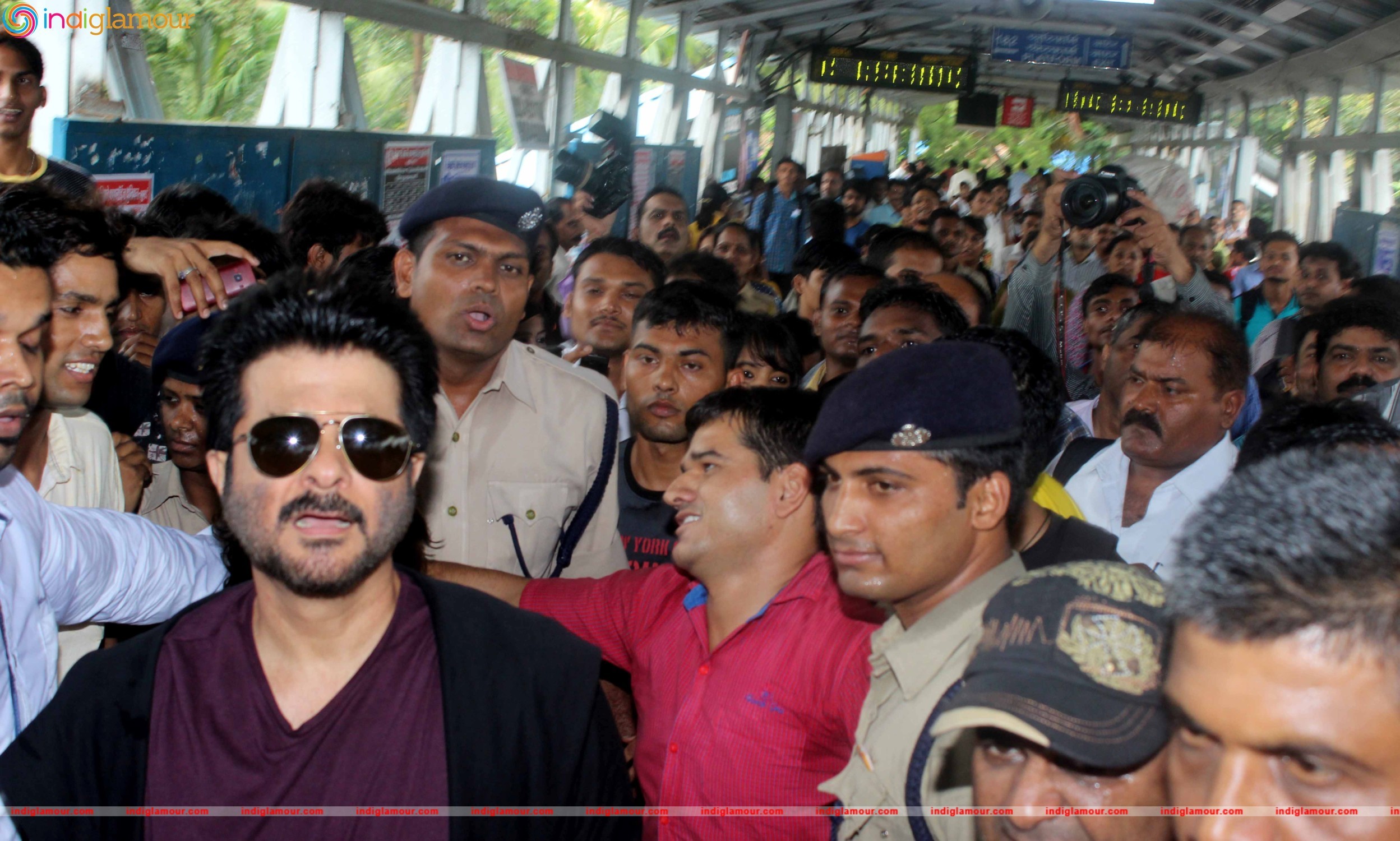 Anil Kapoor Promotes his TV Show 24 Season 2 at Mumbai Central Station Event hd photo