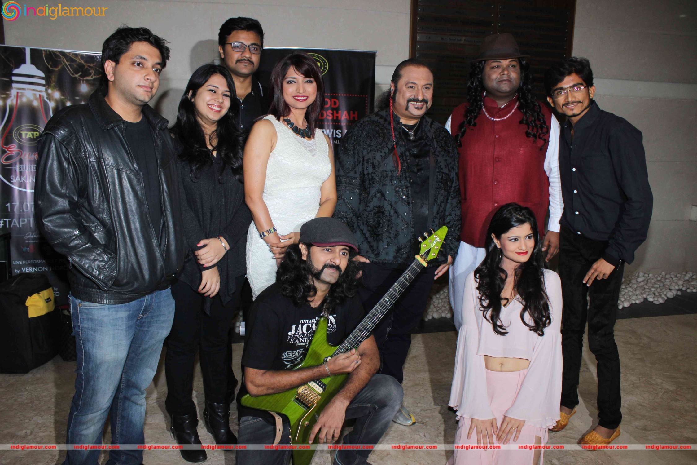 Lesle Lewis Live Show at Tap Resto Bar Andheri Event hd photo