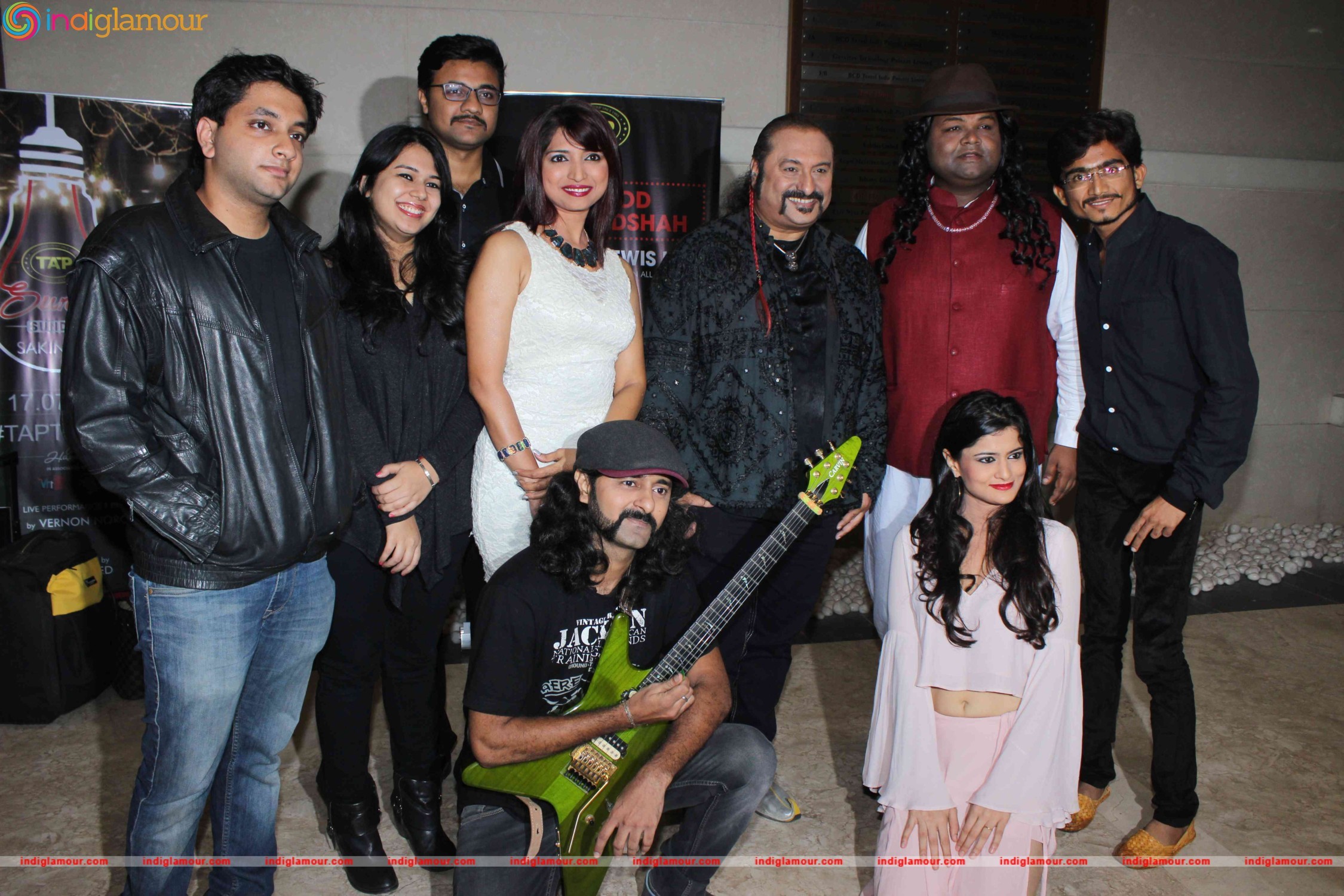 Lesle Lewis Live Show at Tap Resto Bar Andheri Event hd photo