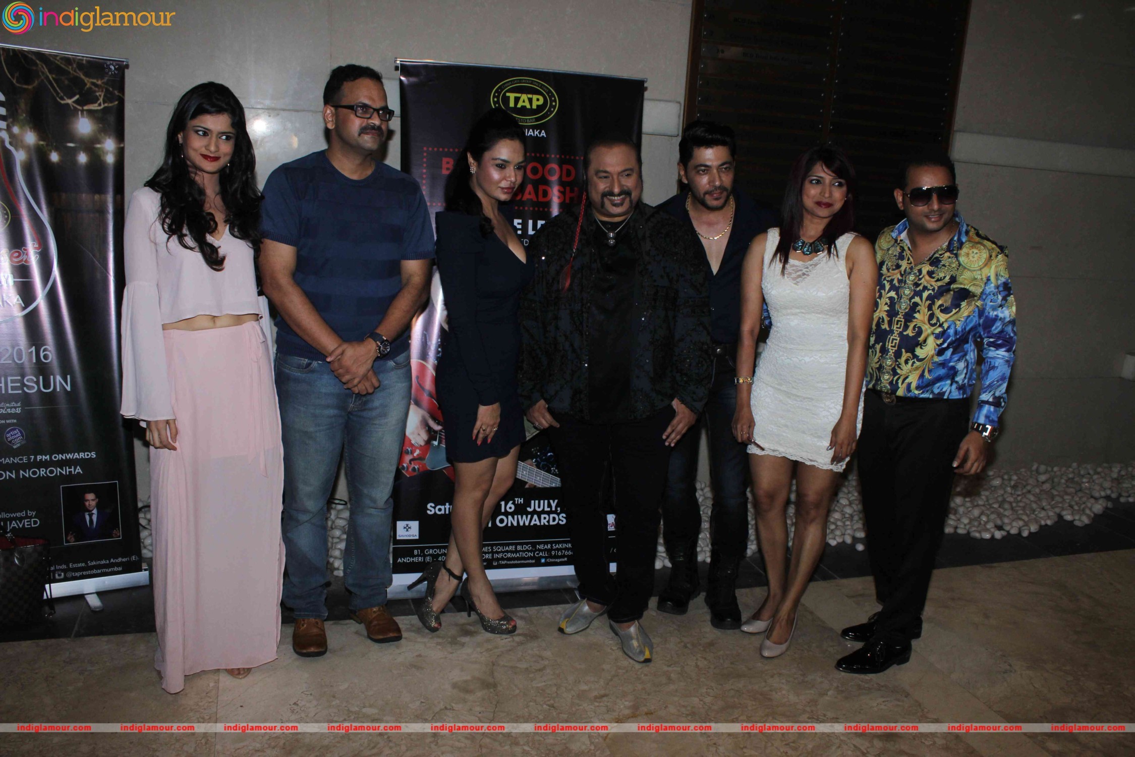 Lesle Lewis Live Show at Tap Resto Bar Andheri Event hd photo