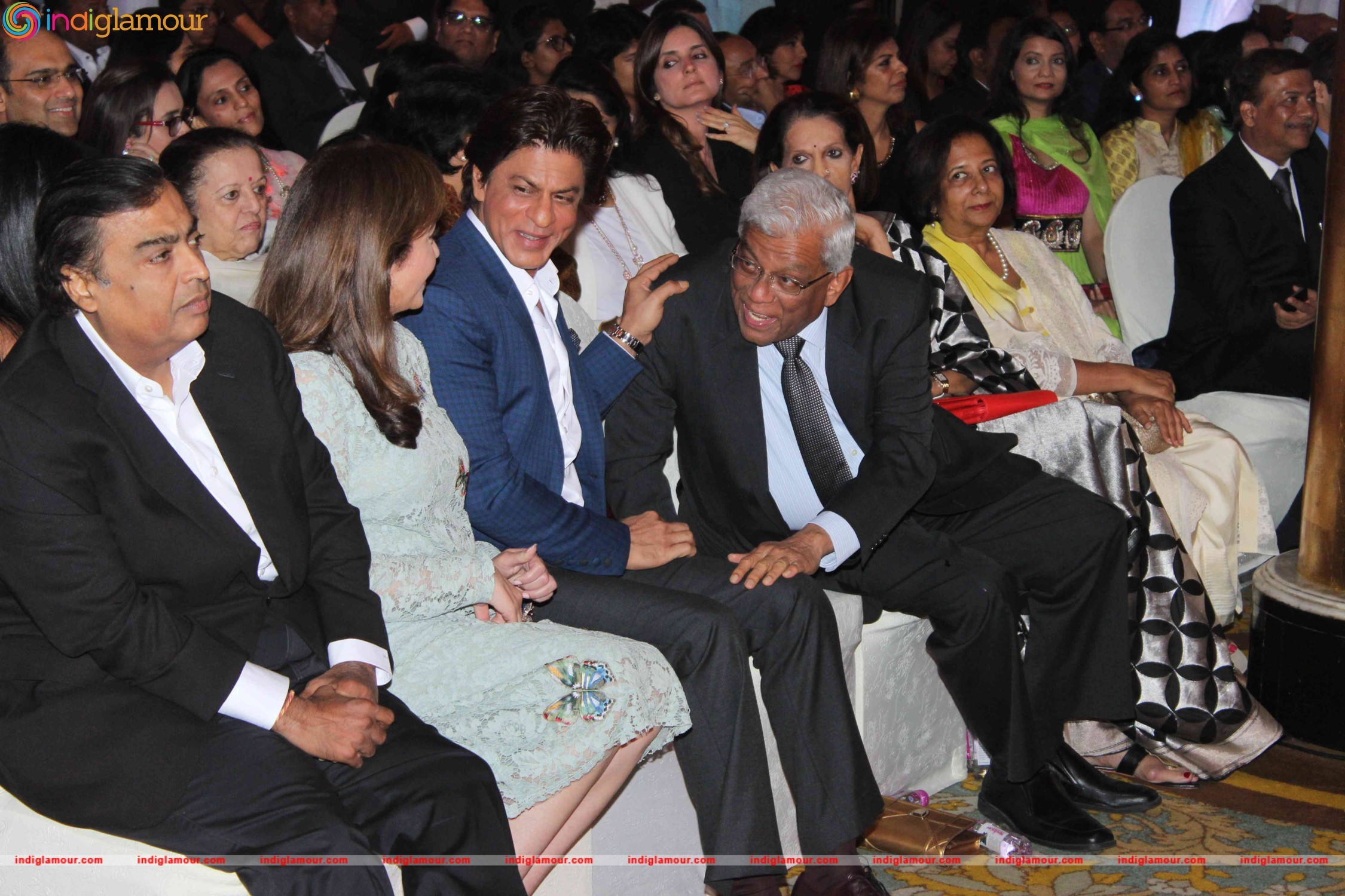 Neeta Ambani and Shah Rukh Khan Launch Gunjan Jain Book Event hd photo