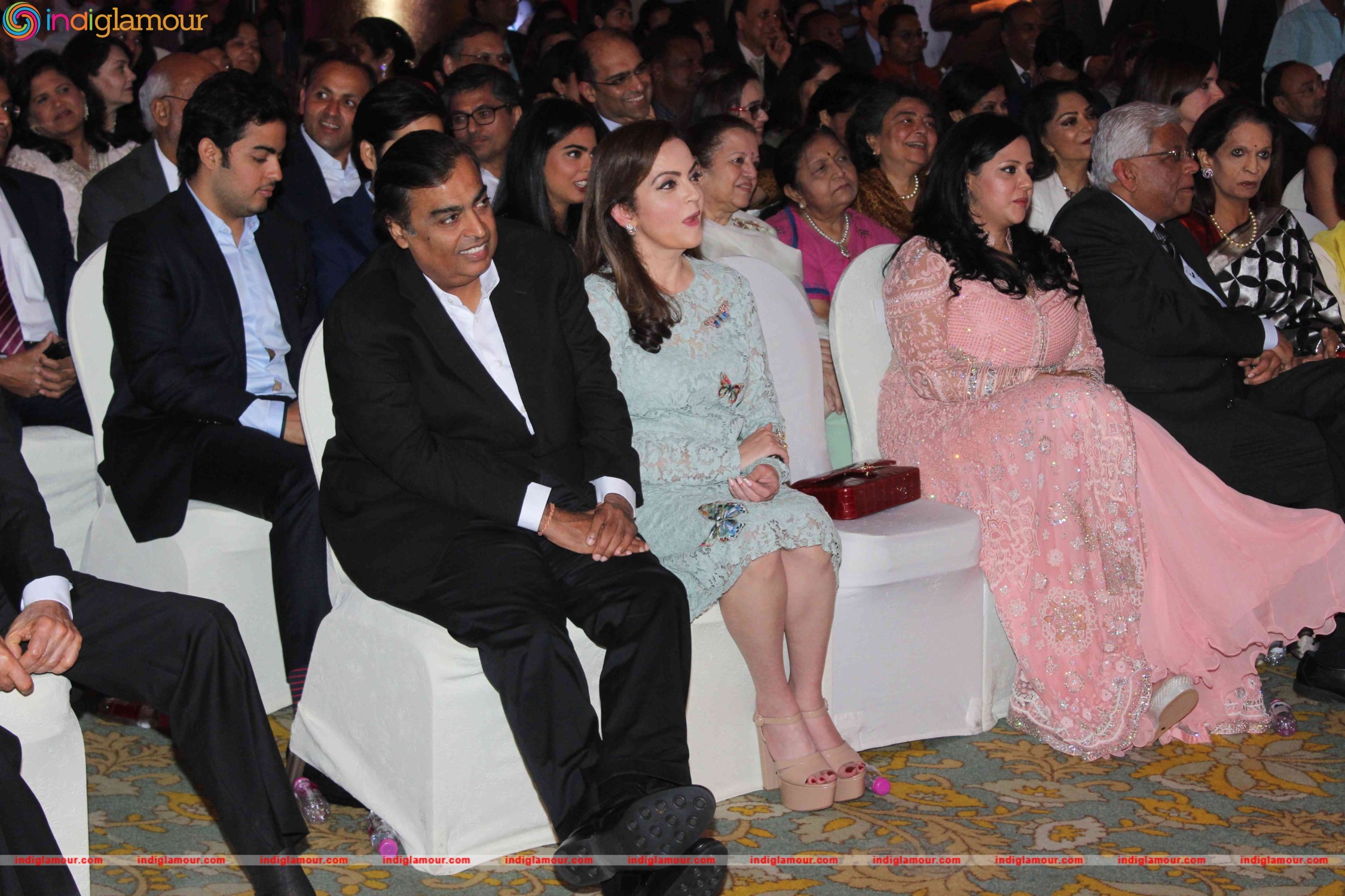Neeta Ambani and Shah Rukh Khan Launch Gunjan Jain Book Event hd photo