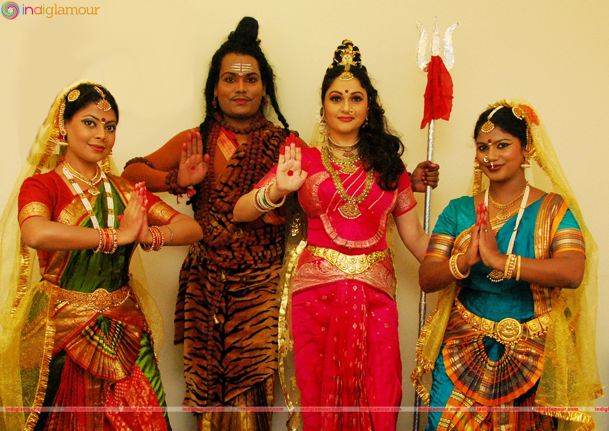 Gracy Singh and others at The Other Song's Fifth Anniversary Celebration Event hd photo