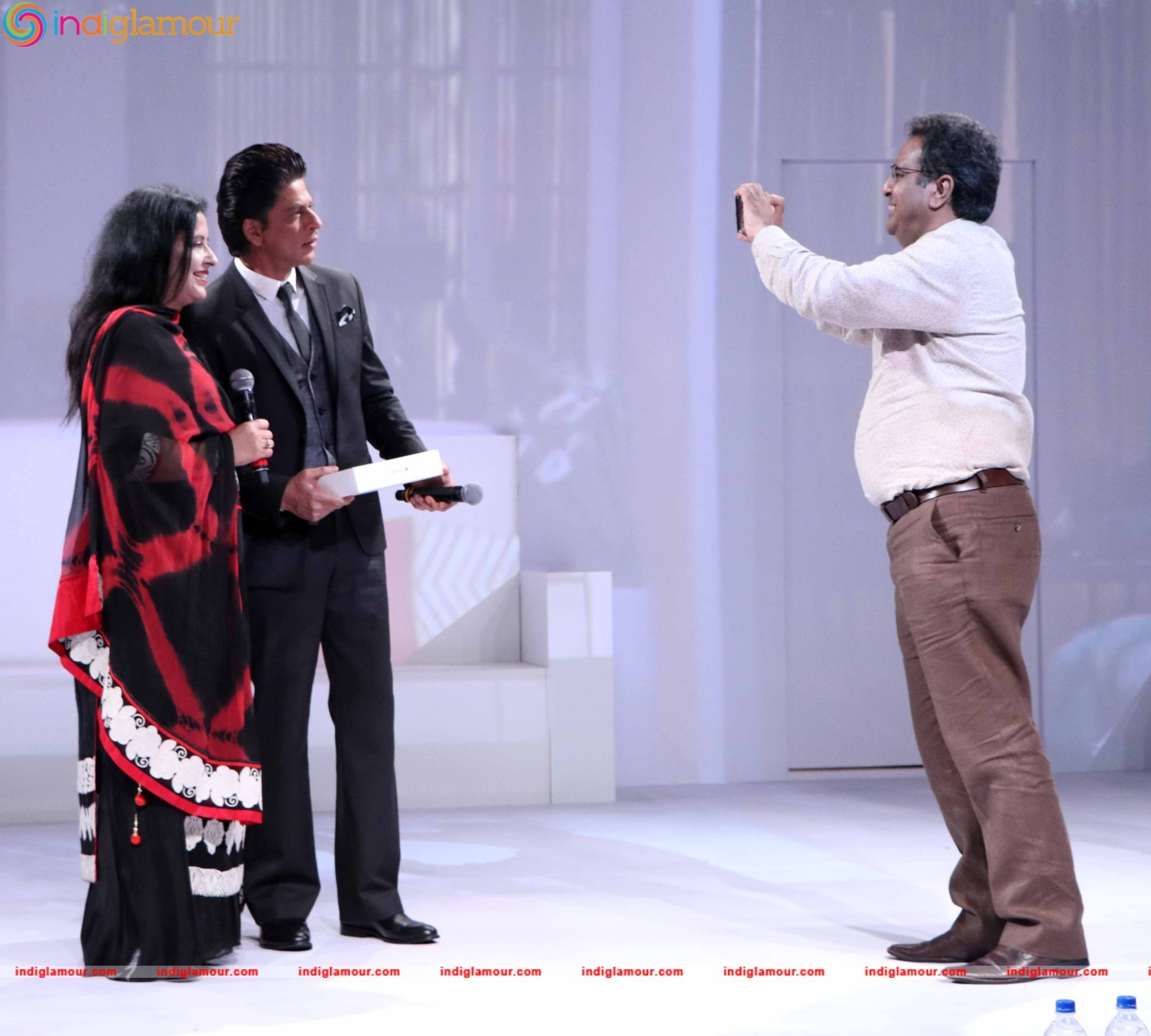 Shah Rukh Khan Launches D Decors Digital Interface D Assist Event hd photo