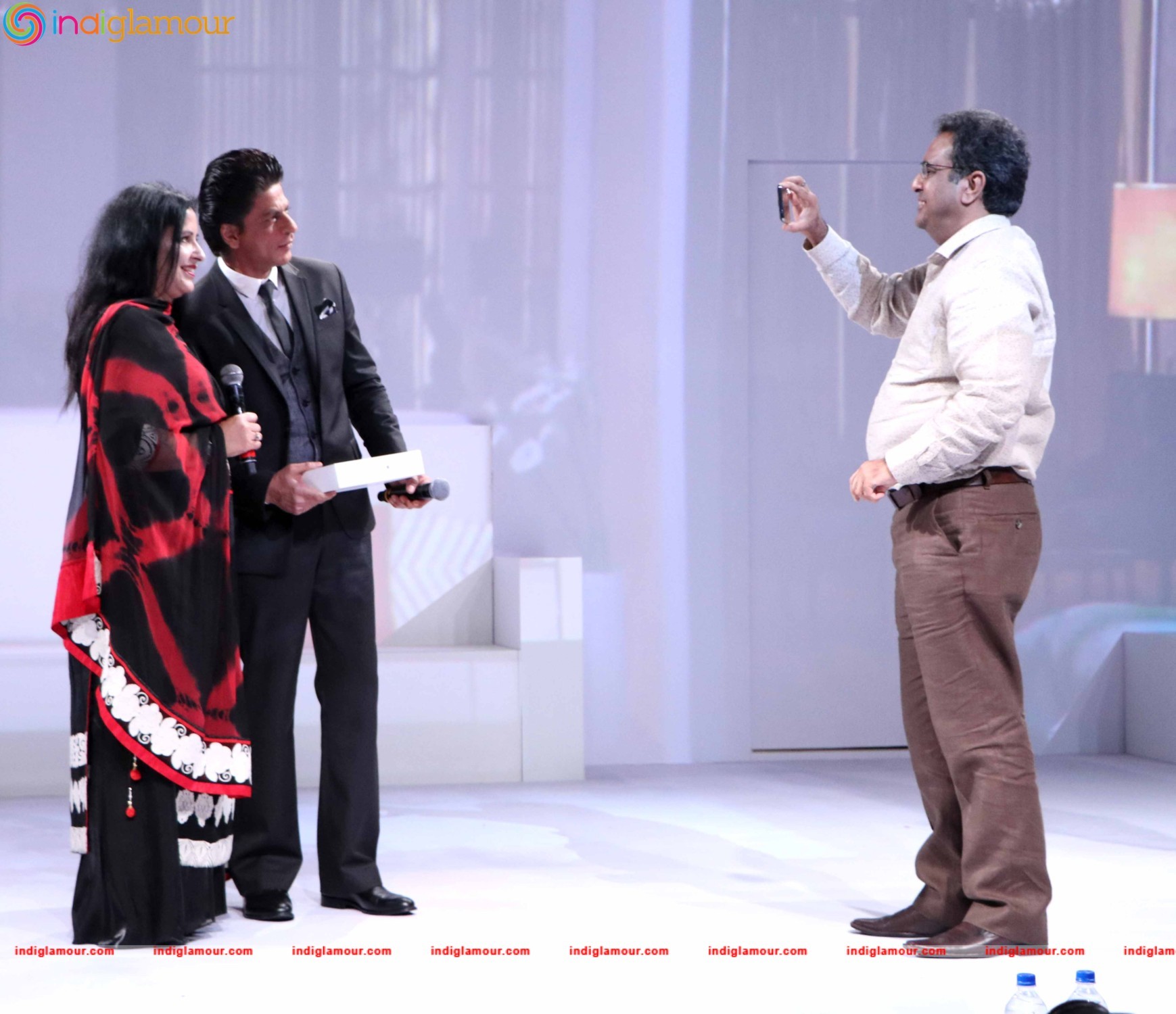 Shah Rukh Khan Launches D Decors Digital Interface D Assist Event hd photo