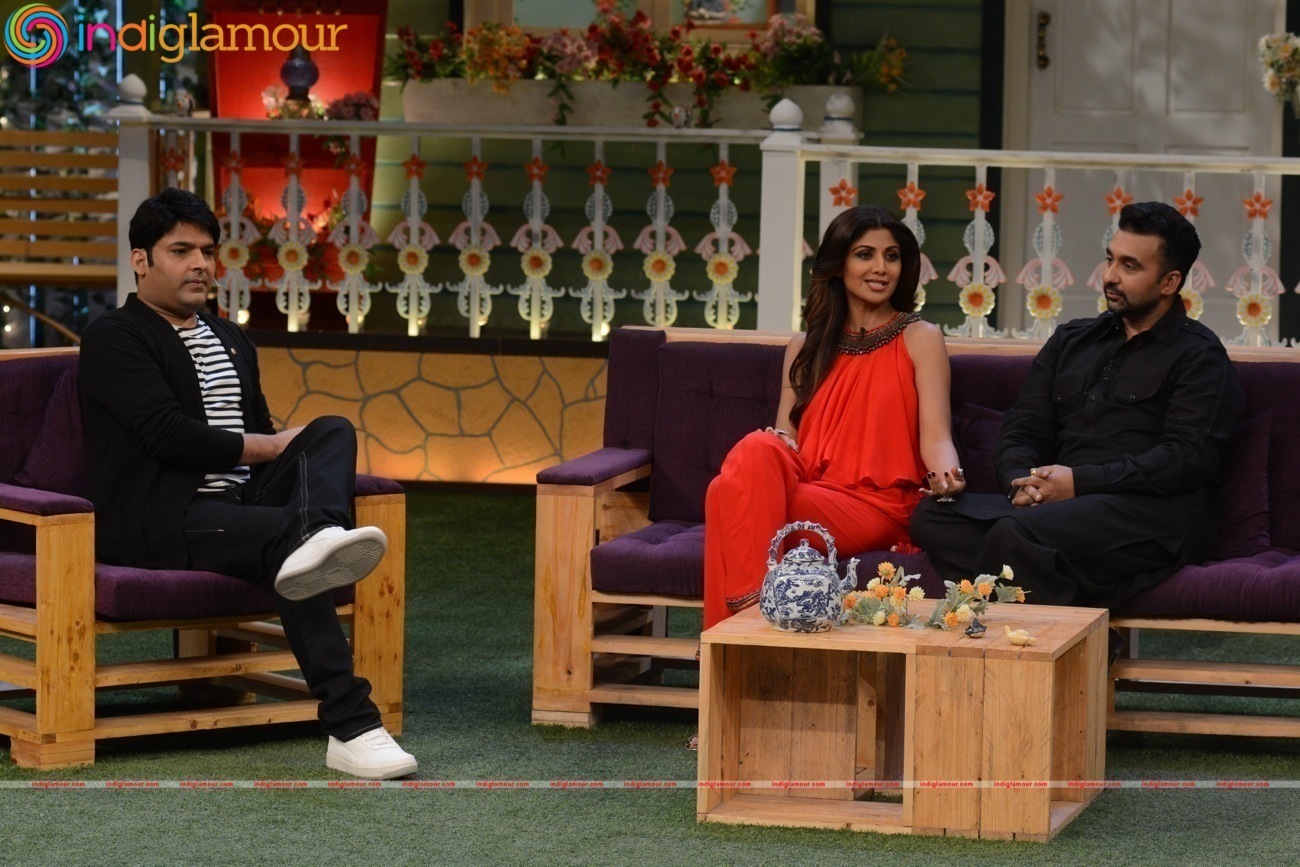 Shilpa Shetty, Raj Kundra And Shamita Shetty At The Kapil Sharma Show Event hd photo