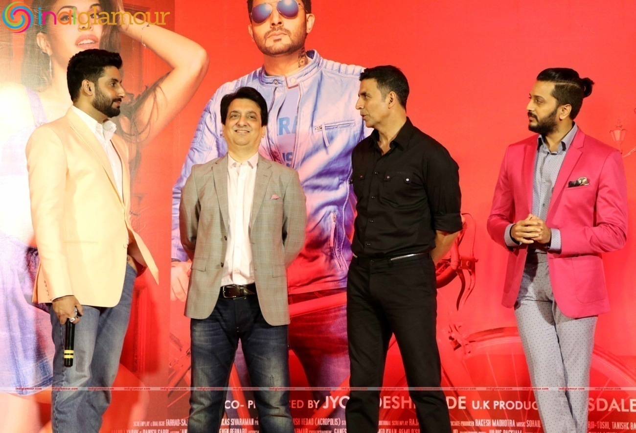 Akshay Kumar,Abhishek Bachchan Celebrate Housefull 3 Success Event hd photo