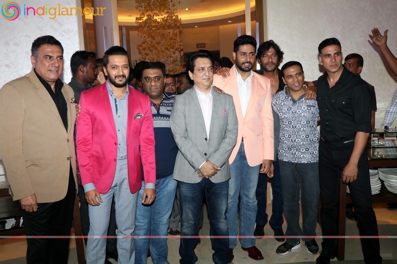 Akshay Kumar,Abhishek Bachchan Celebrate Housefull 3 Success Event hd photo
