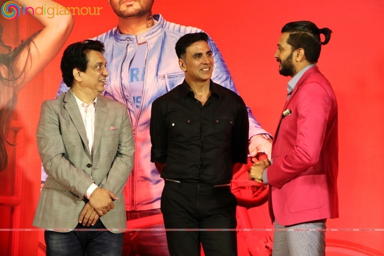 Akshay Kumar,Abhishek Bachchan Celebrate Housefull 3 Success Event hd photo