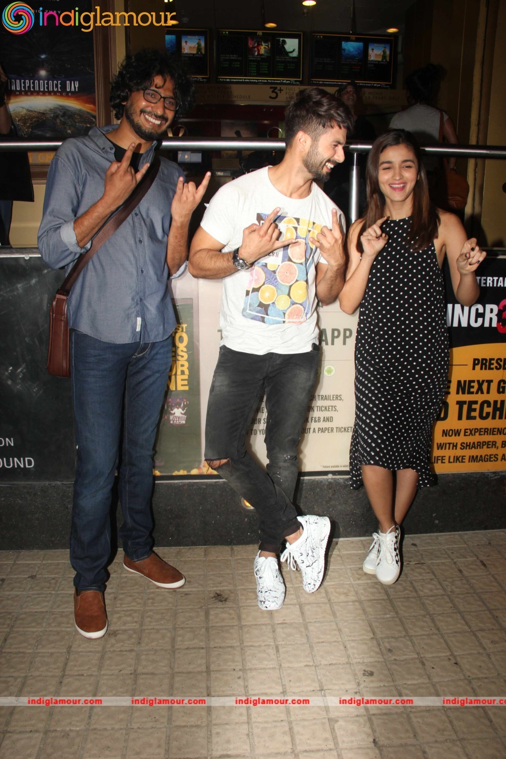 Shahid Kapoor and Alia Bhatt Set Out to Catch The Audience Reaction in Theaters Event hd photo