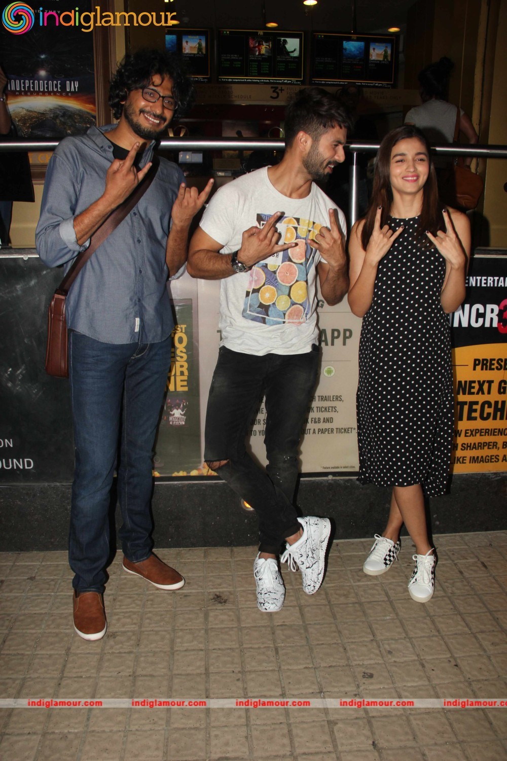 Shahid Kapoor and Alia Bhatt Set Out to Catch The Audience Reaction in Theaters Event hd photo