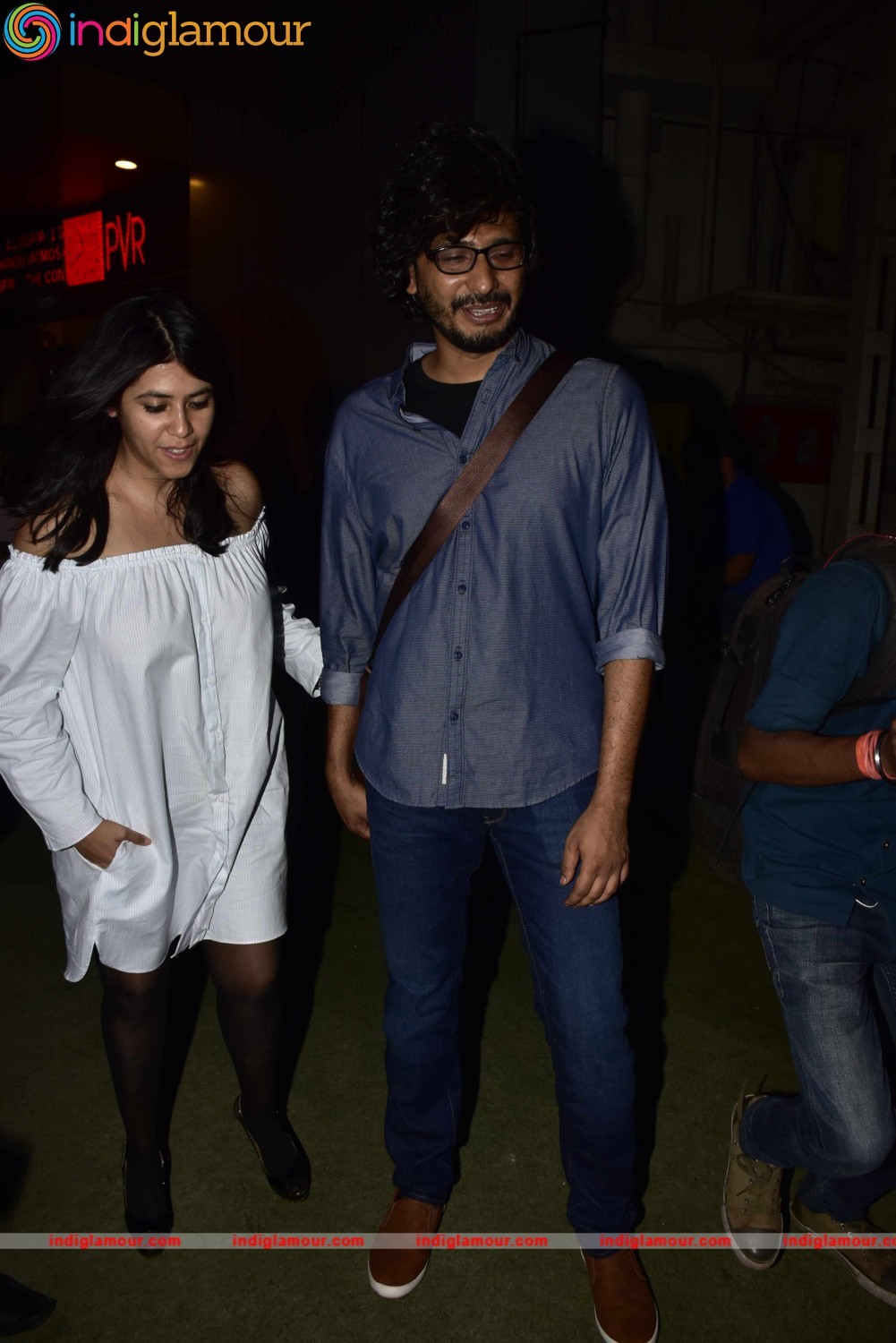 Shahid Kapoor and Alia Bhatt Set Out to Catch The Audience Reaction in Theaters Event hd photo