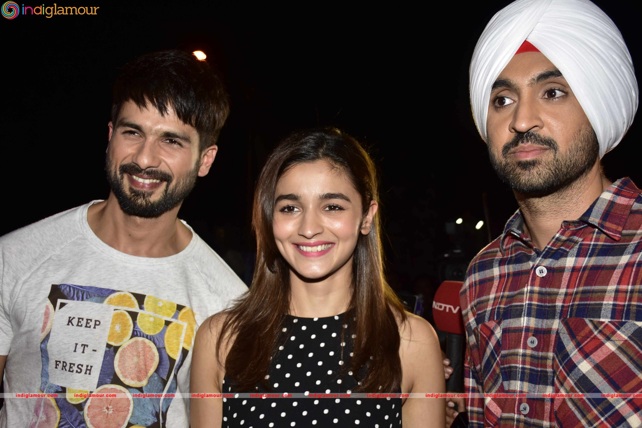 Shahid Kapoor and Alia Bhatt Set Out to Catch The Audience Reaction in Theaters Event hd photo
