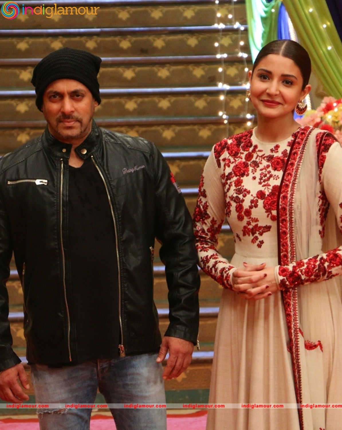 Salman Khan and Anushka Sharma On the Sets of Udann Event hd photo