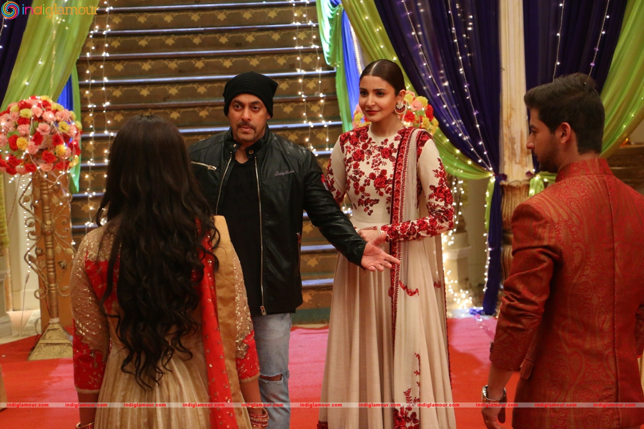 Salman Khan and Anushka Sharma On the Sets of Udann Event hd photo