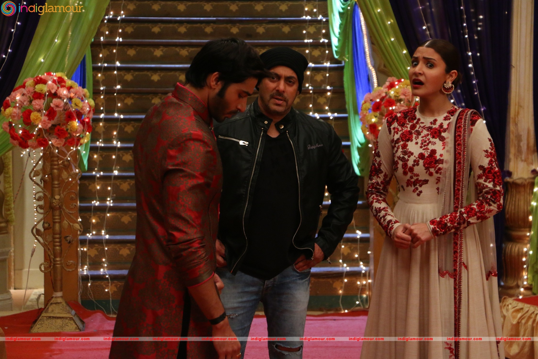 Salman Khan and Anushka Sharma On the Sets of Udann Event hd photo