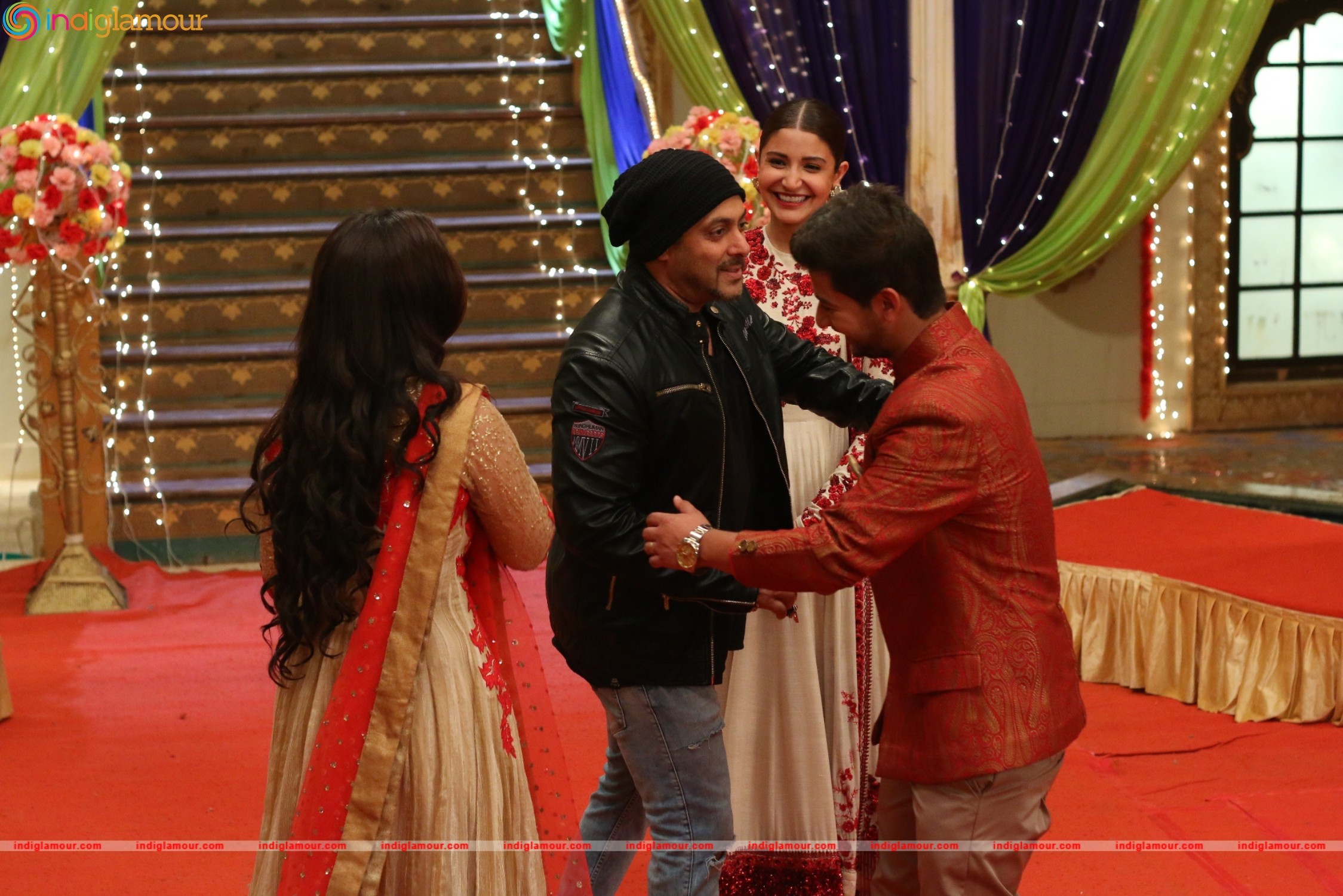Salman Khan and Anushka Sharma On the Sets of Udann Event hd photo