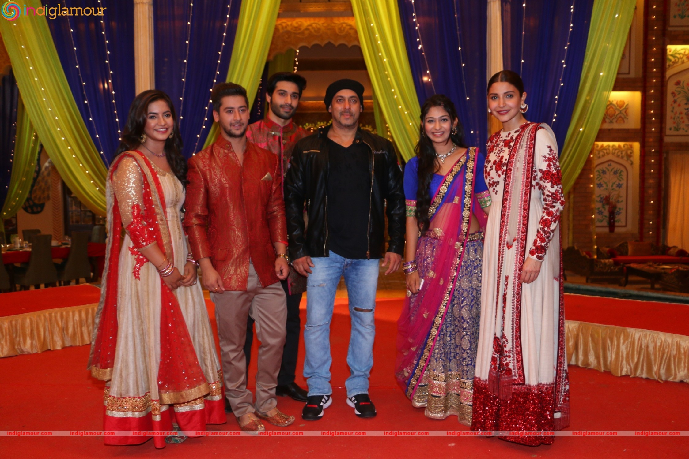 Salman Khan and Anushka Sharma On the Sets of Udann Event hd photo