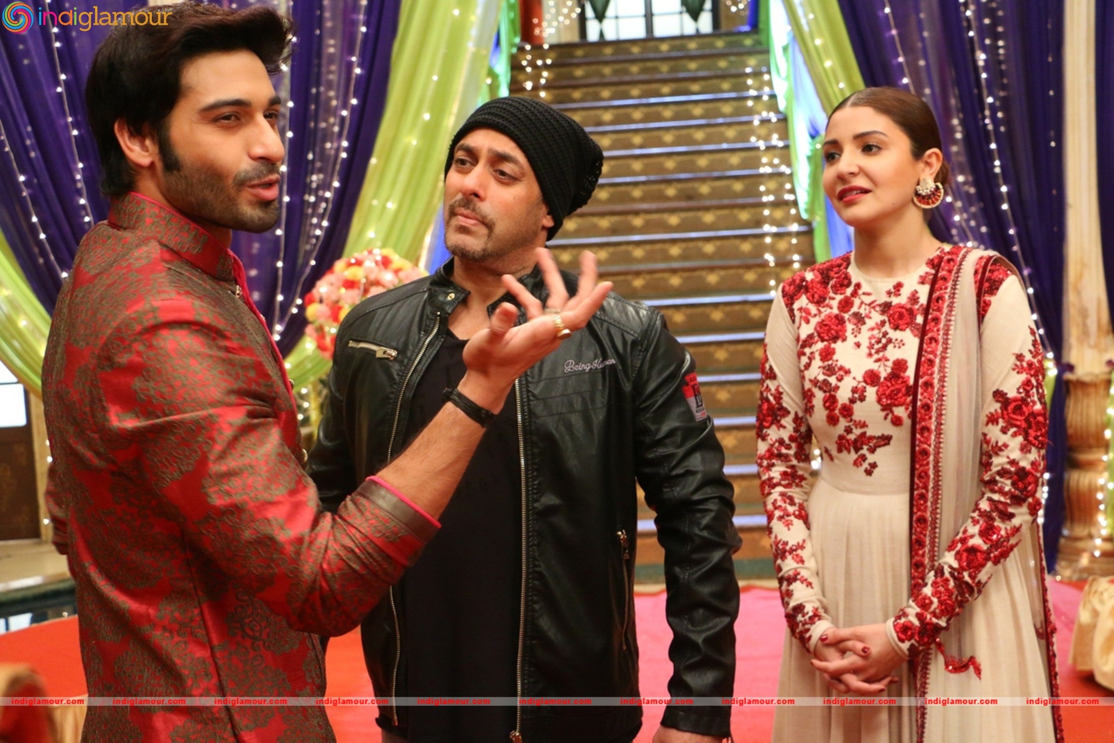 Salman Khan and Anushka Sharma On the Sets of Udann Event hd photo
