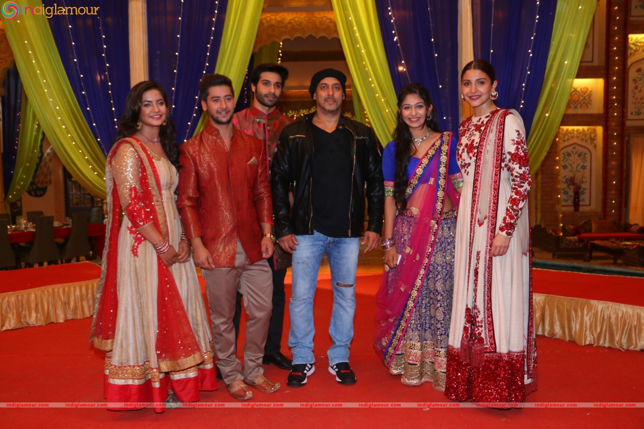Salman Khan and Anushka Sharma On the Sets of Udann Event hd photo