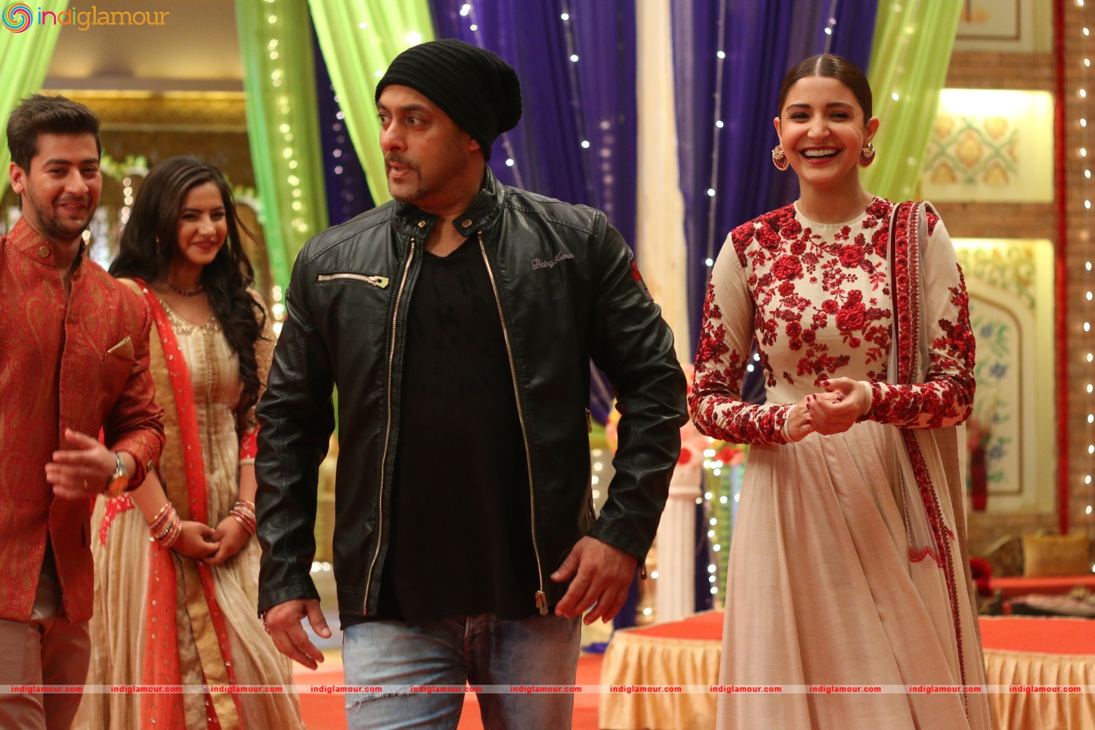 Salman Khan and Anushka Sharma On the Sets of Udann Event hd photo