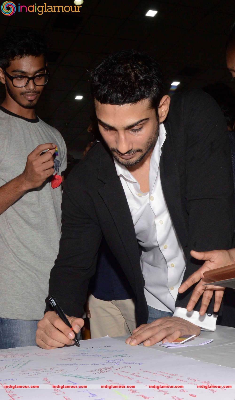 Prateik Babbar Attends Annual Graduation Programme at SNDT University Event hd photo
