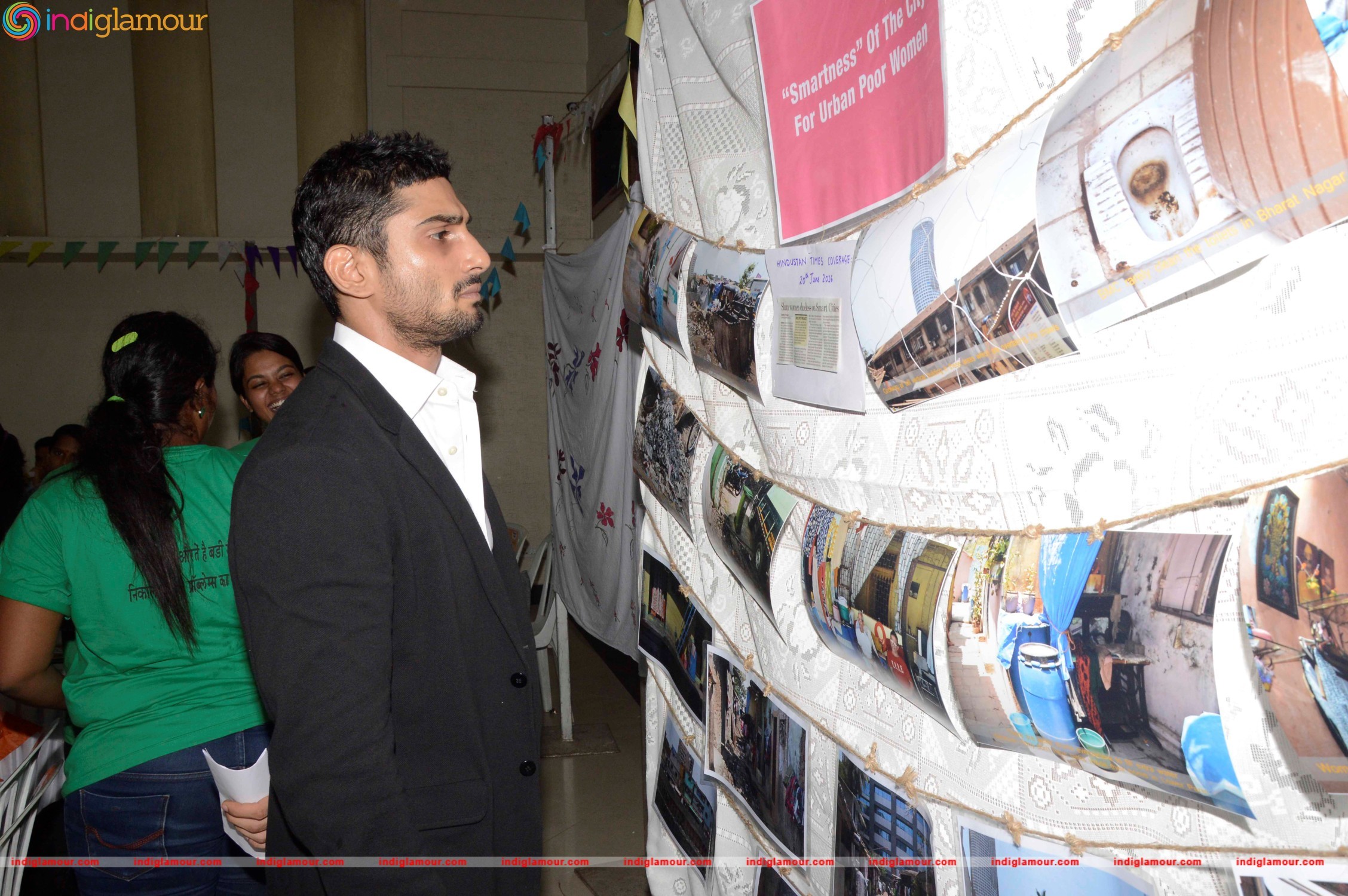 Prateik Babbar Attends Annual Graduation Programme at SNDT University Event hd photo