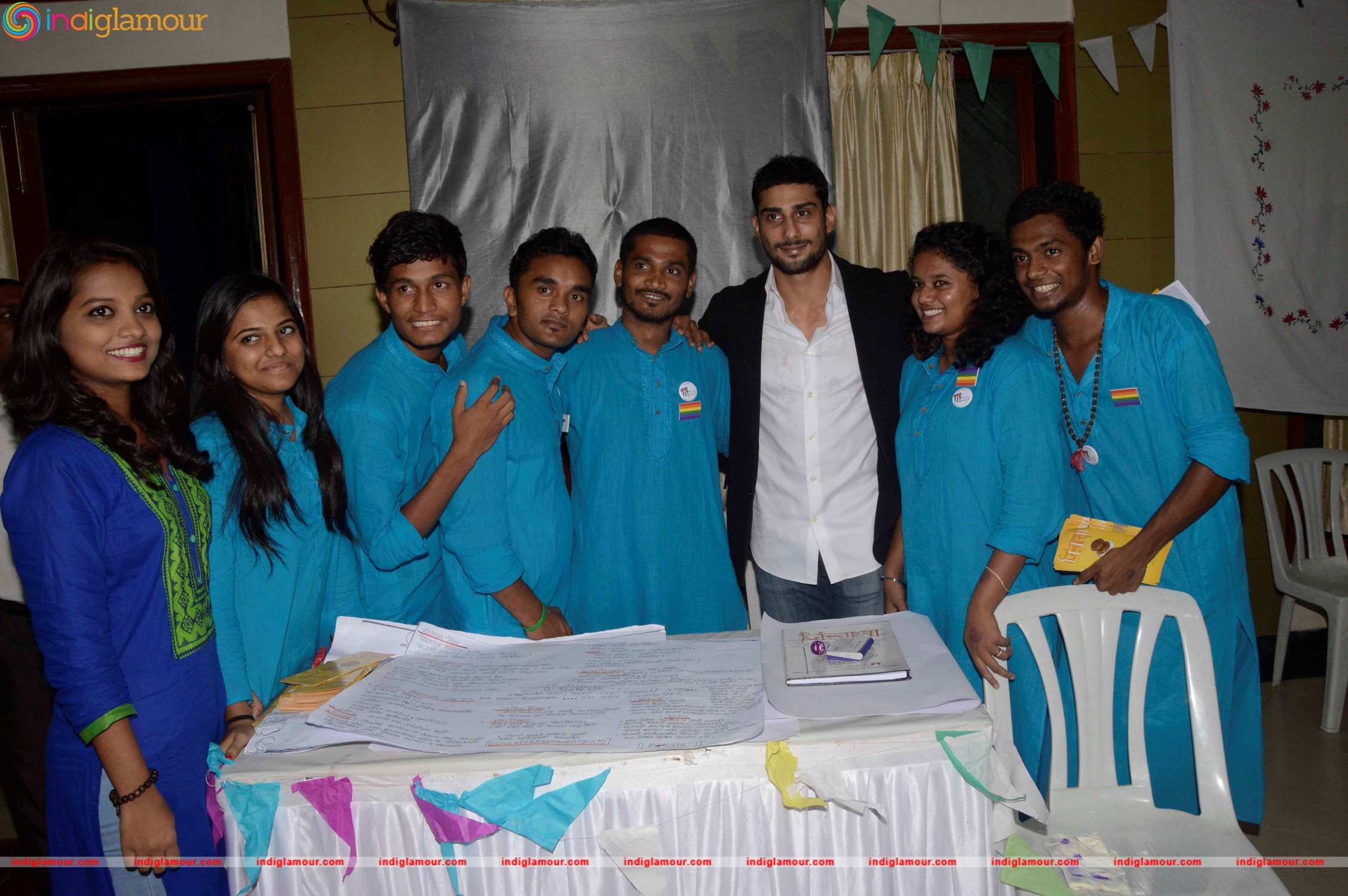 Prateik Babbar Attends Annual Graduation Programme at SNDT University Event hd photo