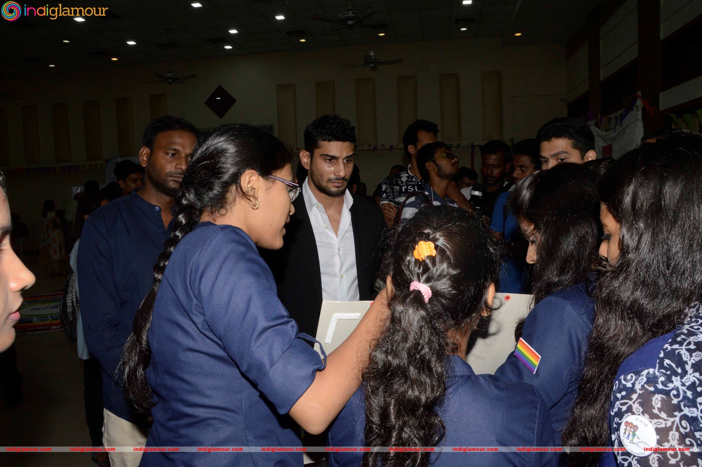 Prateik Babbar Attends Annual Graduation Programme at SNDT University Event hd photo