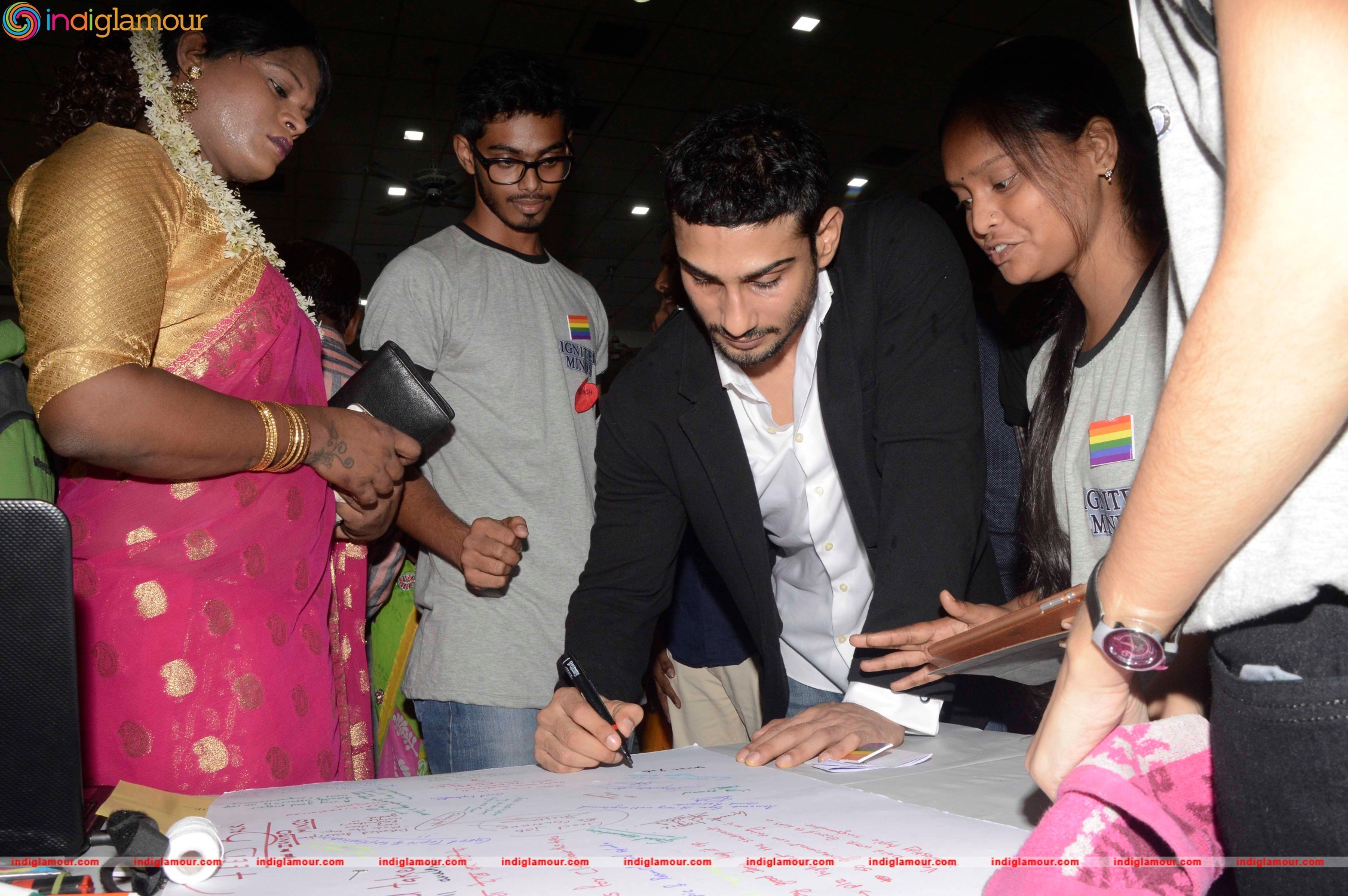Prateik Babbar Attends Annual Graduation Programme at SNDT University Event hd photo