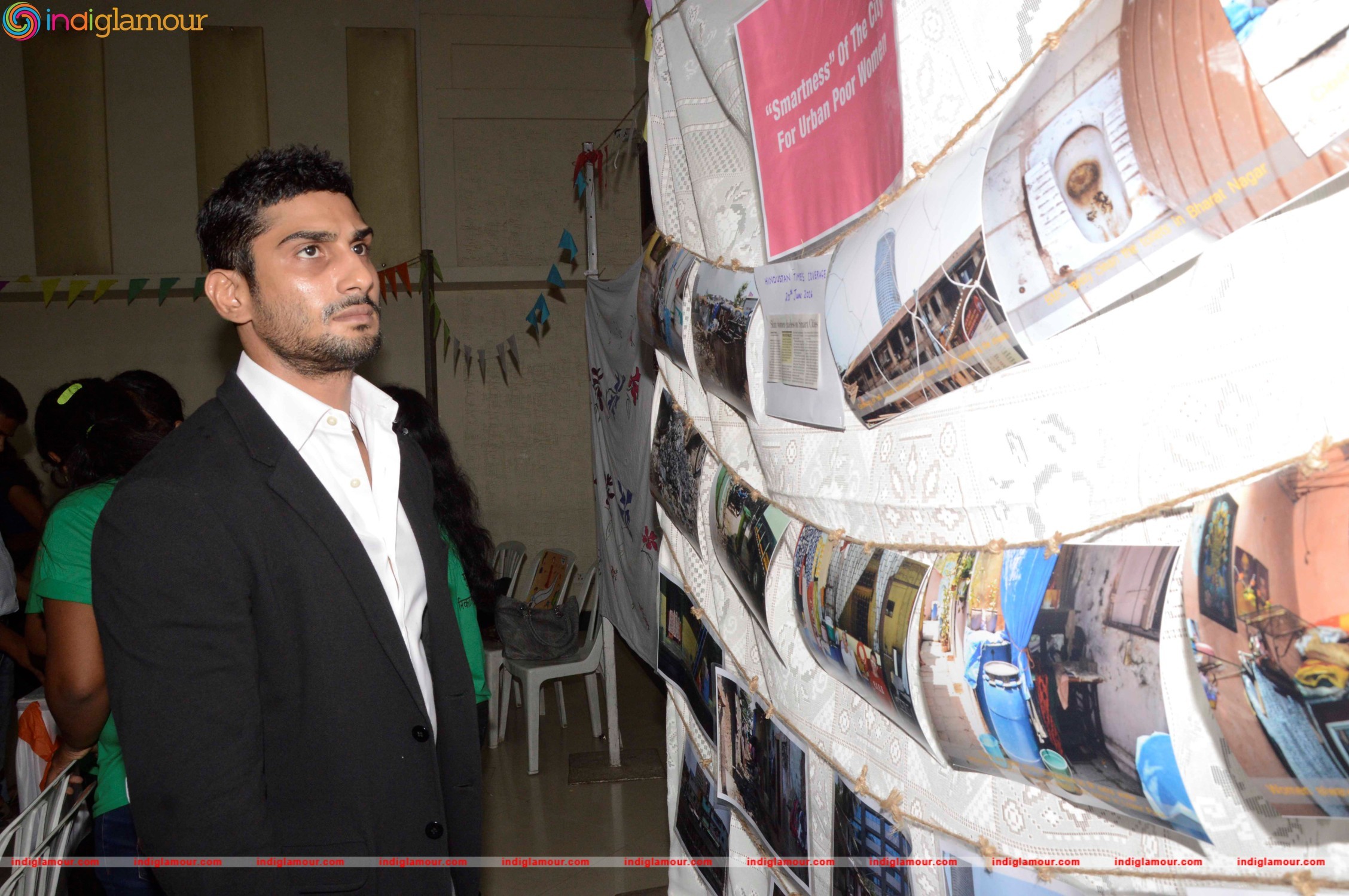 Prateik Babbar Attends Annual Graduation Programme at SNDT University Event hd photo