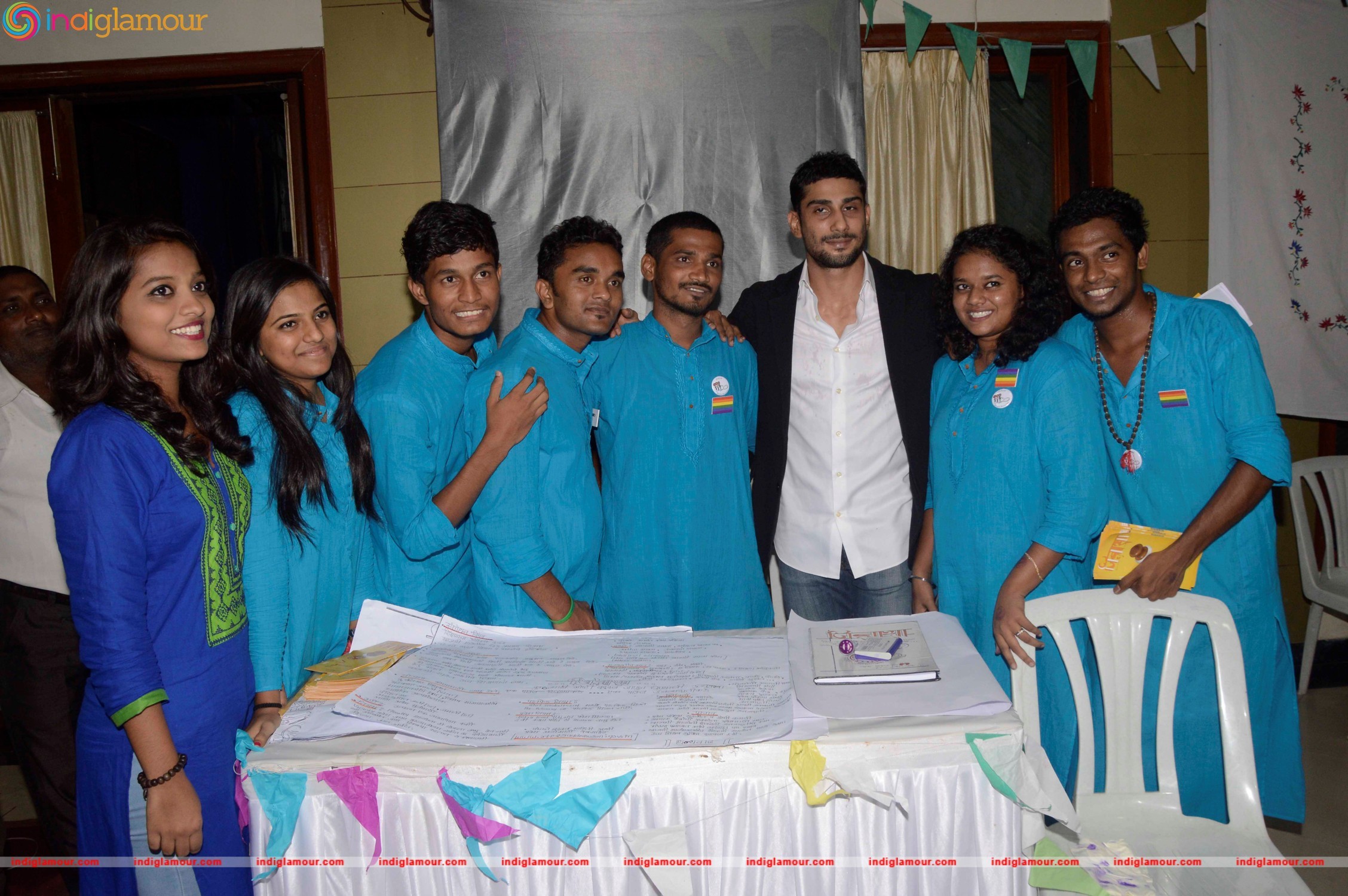 Prateik Babbar Attends Annual Graduation Programme at SNDT University Event hd photo
