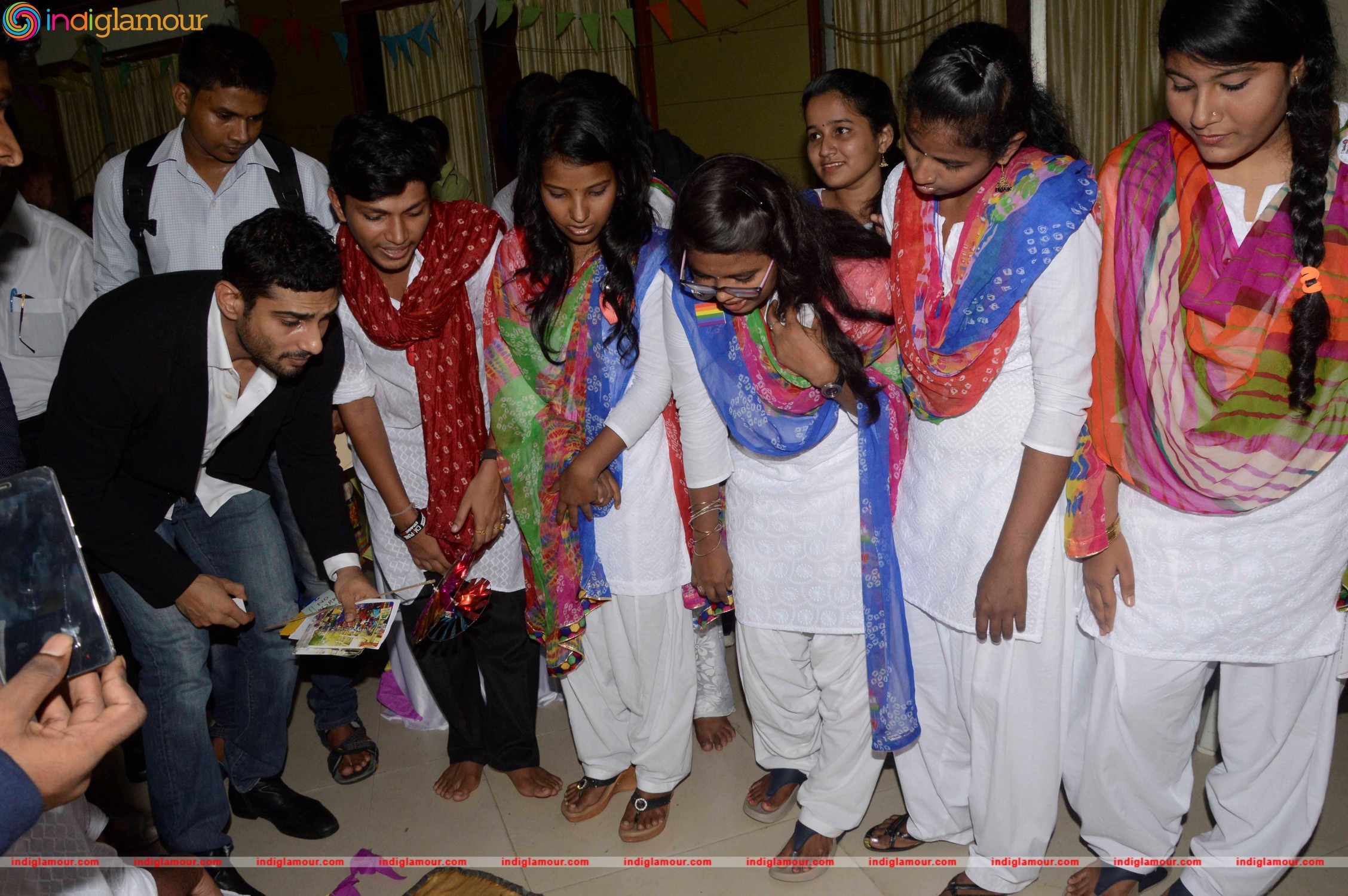 Prateik Babbar Attends Annual Graduation Programme at SNDT University Event hd photo