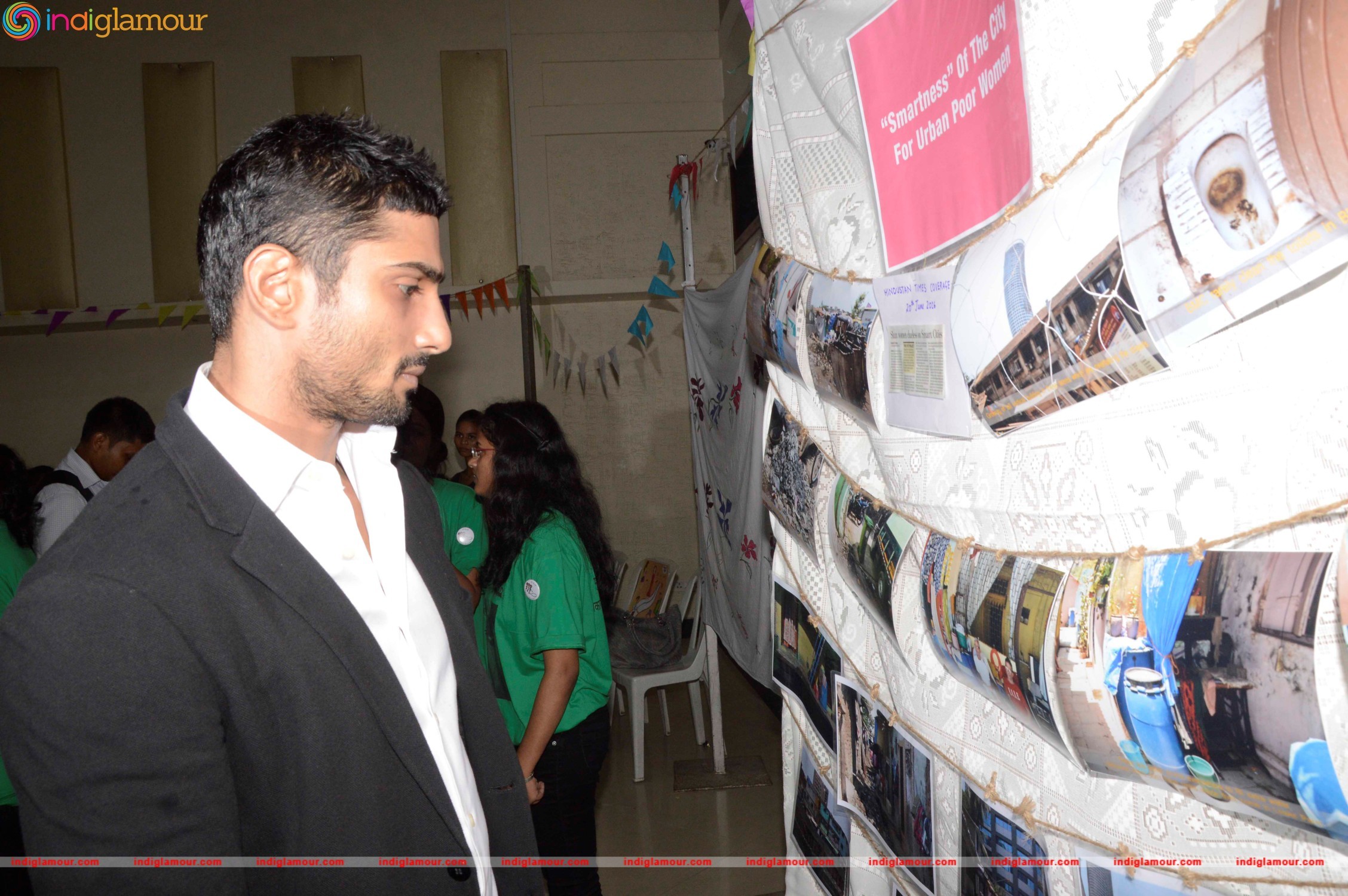 Prateik Babbar Attends Annual Graduation Programme at SNDT University Event hd photo