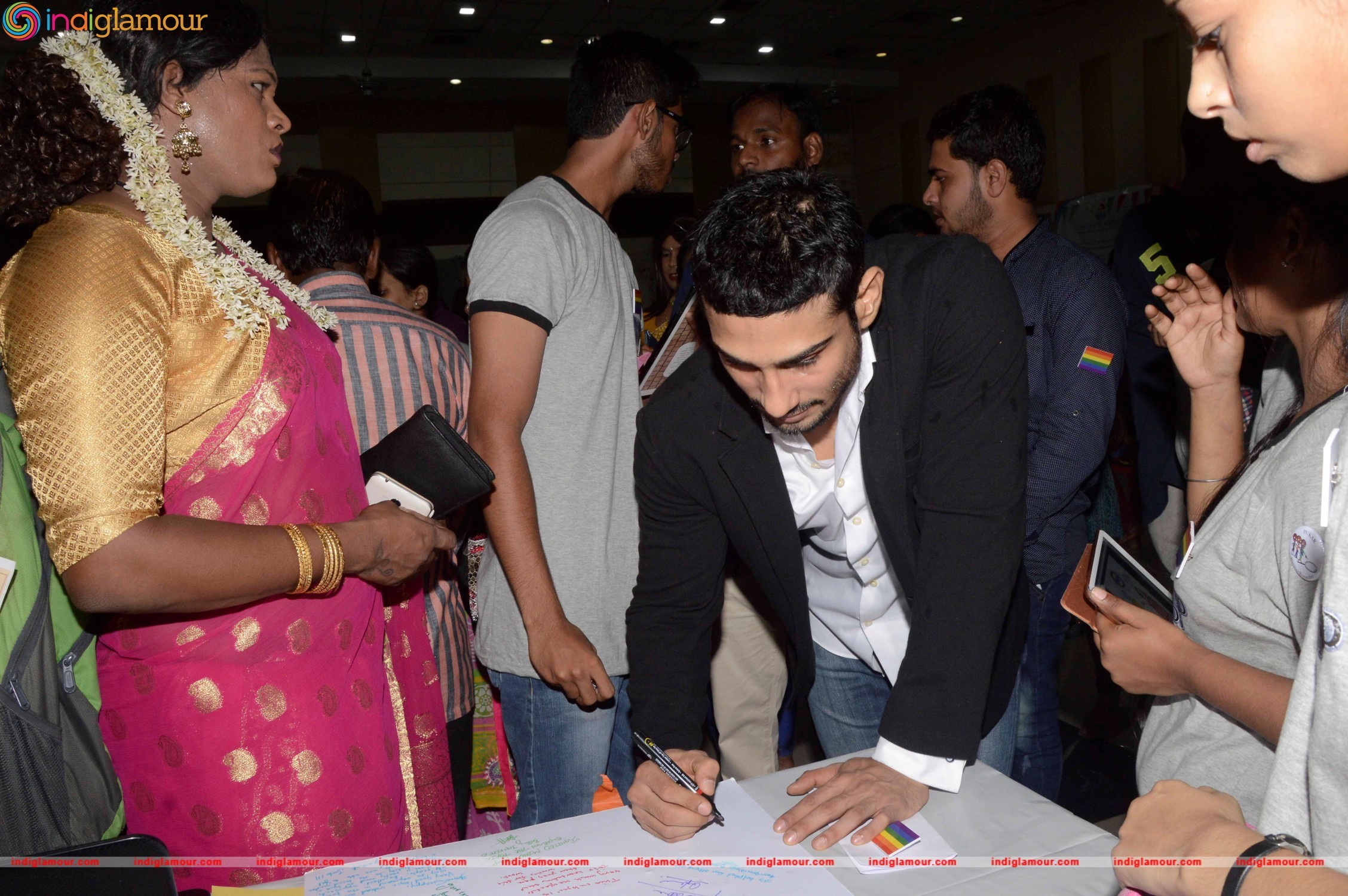 Prateik Babbar Attends Annual Graduation Programme at SNDT University Event hd photo