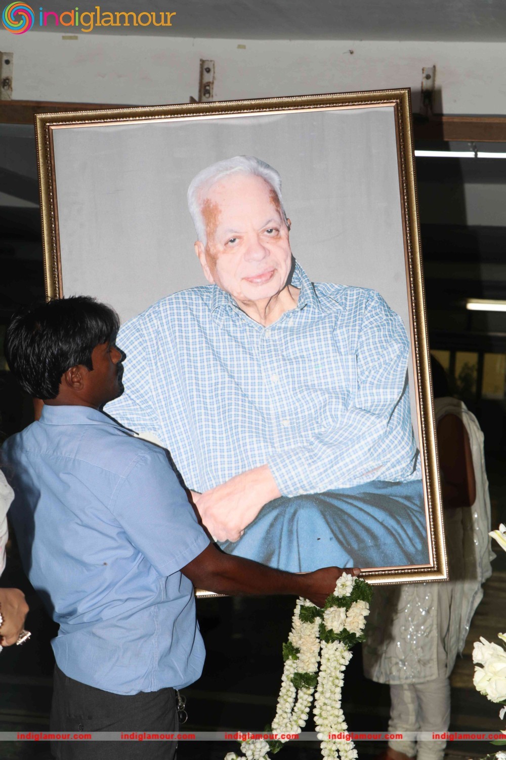 Raveena Tandons Father in law Mr. Kundan Thadani Prayer Meet Event hd photo