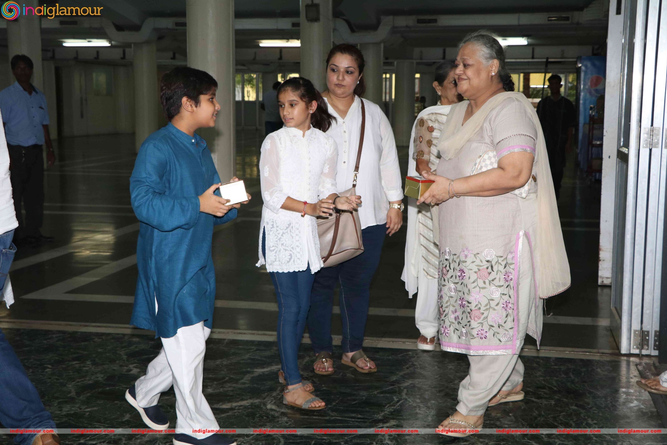 Raveena Tandons Father in law Mr. Kundan Thadani Prayer Meet Event hd photo