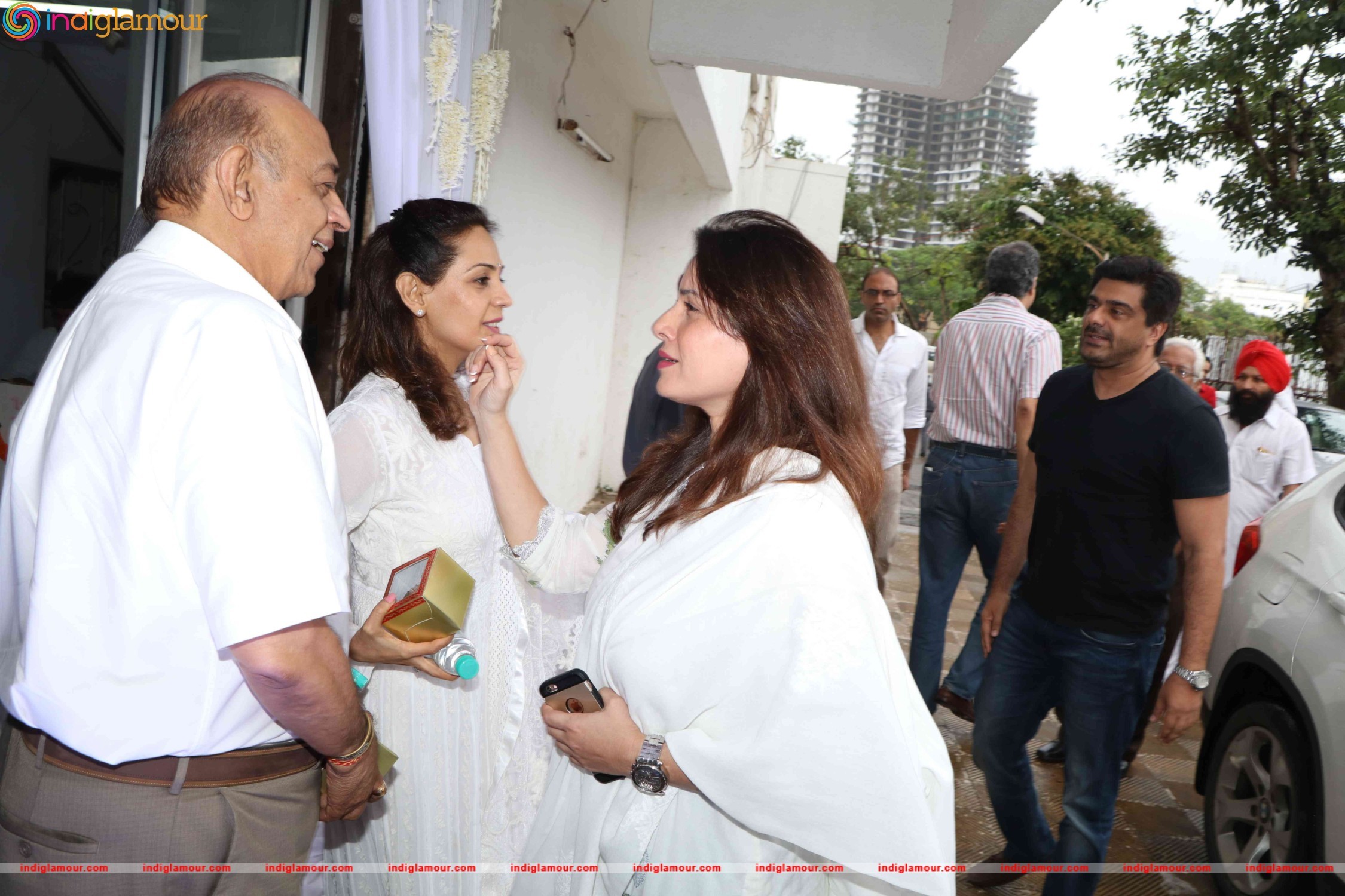 Raveena Tandons Father in law Mr. Kundan Thadani Prayer Meet Event hd photo