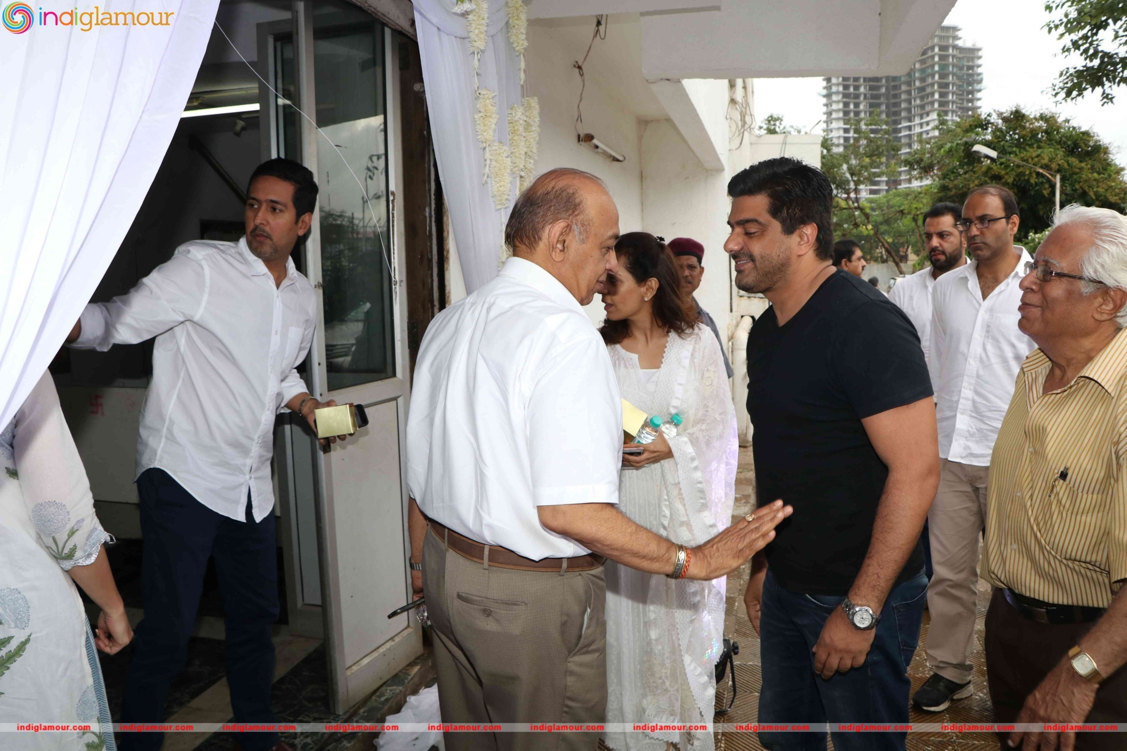 Raveena Tandons Father in law Mr. Kundan Thadani Prayer Meet Event hd photo
