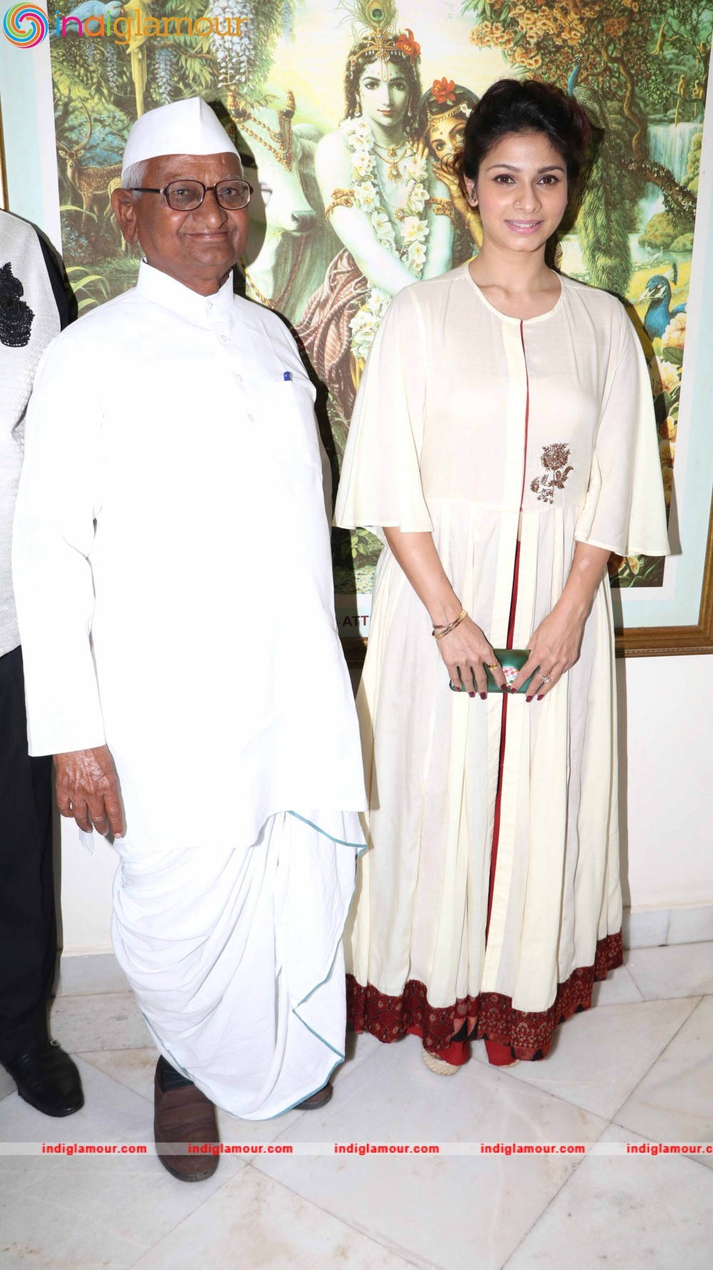 Anna Hazare and Tanishaa Mukerji During the Poster Launch of Film Anna in Mumbai Event hd photo