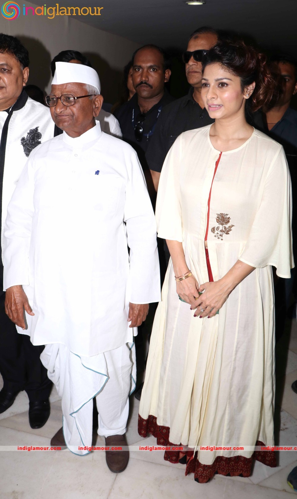 Anna Hazare and Tanishaa Mukerji During the Poster Launch of Film Anna in Mumbai Event hd photo