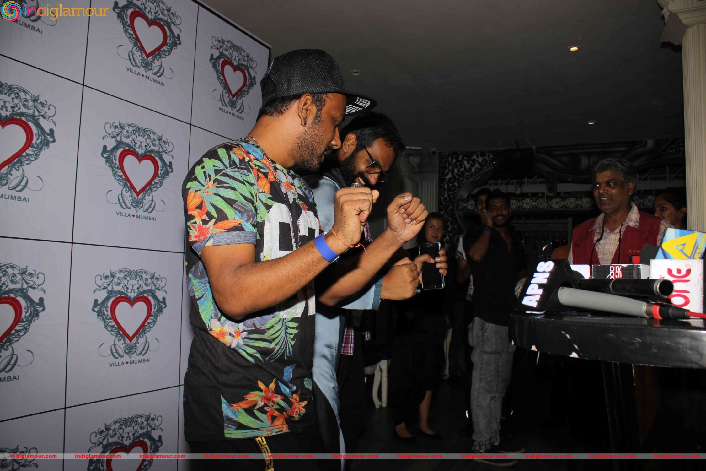 Raj Kumar Yadav and Rajeev Khandelwal Grace art Director Saini Johray Birthday Bash Event hd photo