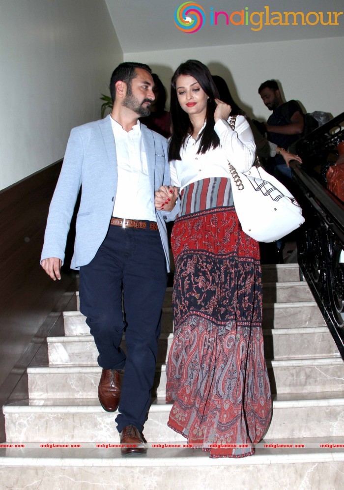 Aishwarya Rai Bachchan Launches Dr Zirak Marker s Book Event hd photo