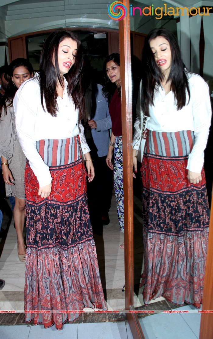 Aishwarya Rai Bachchan Launches Dr Zirak Marker s Book Event hd photo