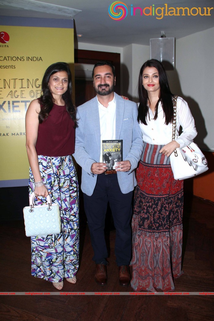 Aishwarya Rai Bachchan Launches Dr Zirak Marker s Book Event hd photo