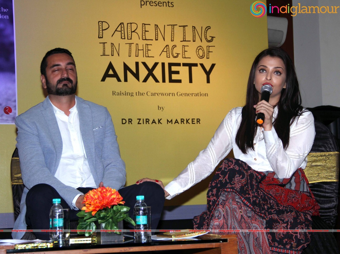 Aishwarya Rai Bachchan Launches Dr Zirak Marker s Book Event hd photo